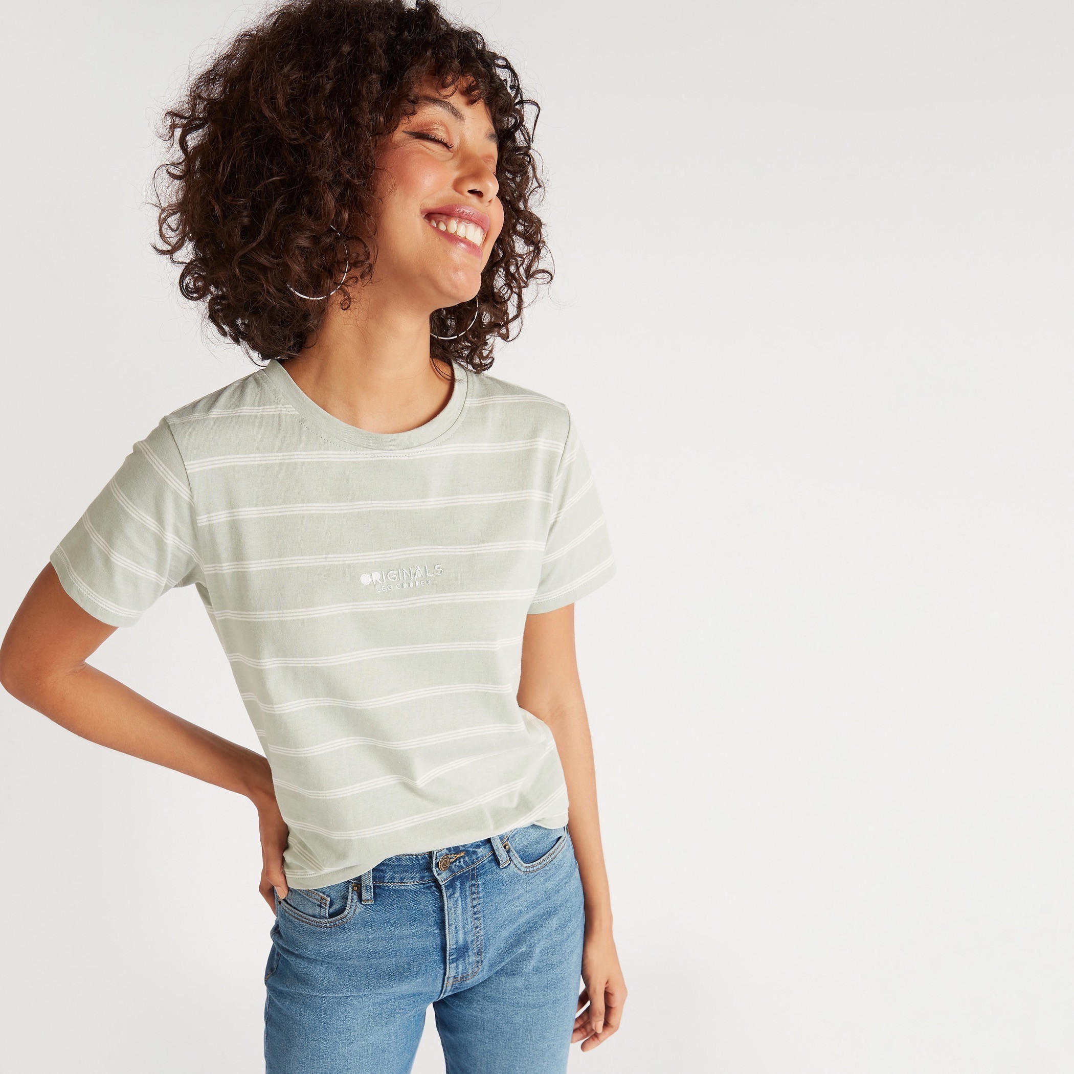 تيشيرت مخطّط بياقة ضيّقة وأكمام قصيرة من لي كوبر-women-clothing-tshirts-image-5