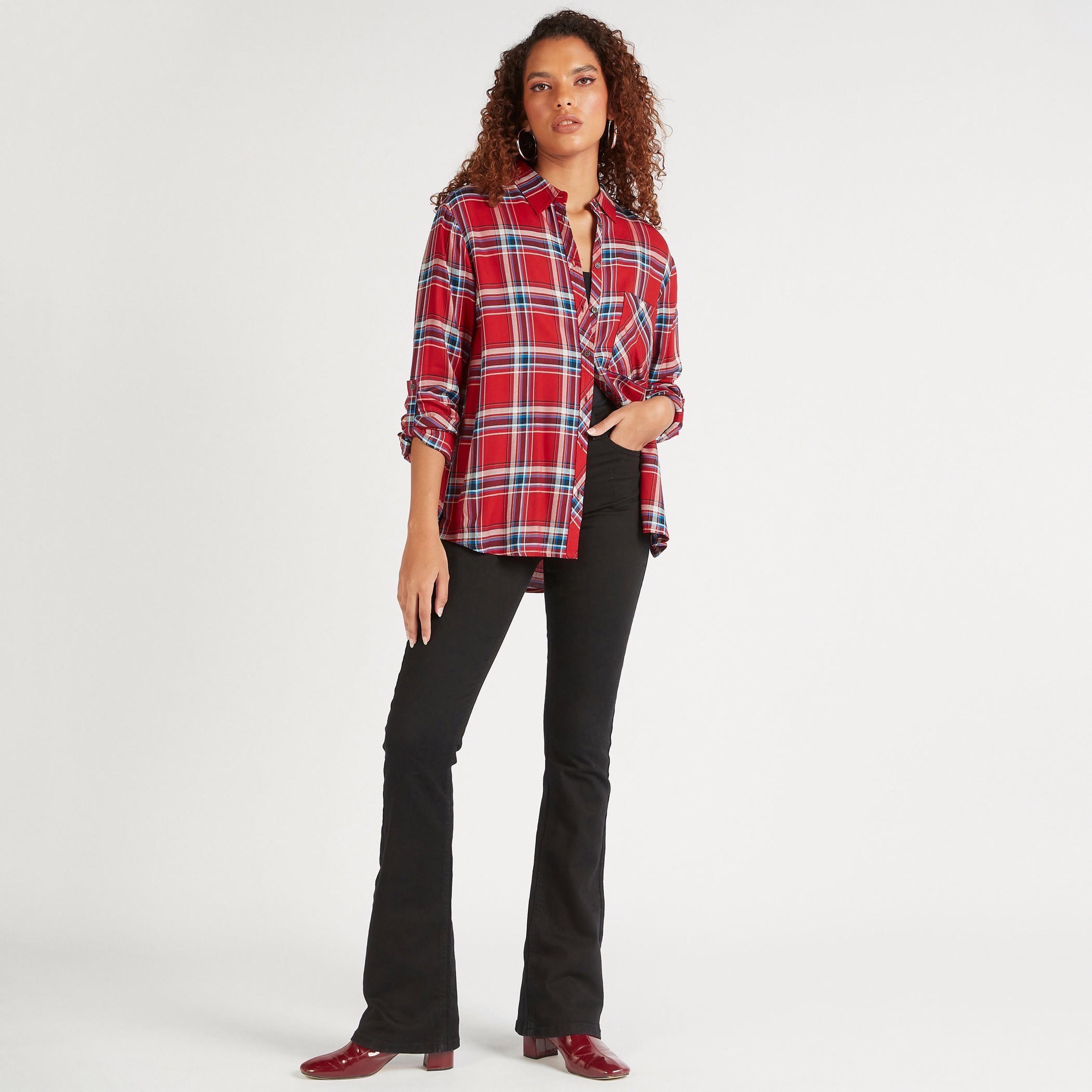 قميص كاروهات بأكمام طويلة وجيب من لي كوبر-women-clothing-shirtsandblouses-shirts-image-4