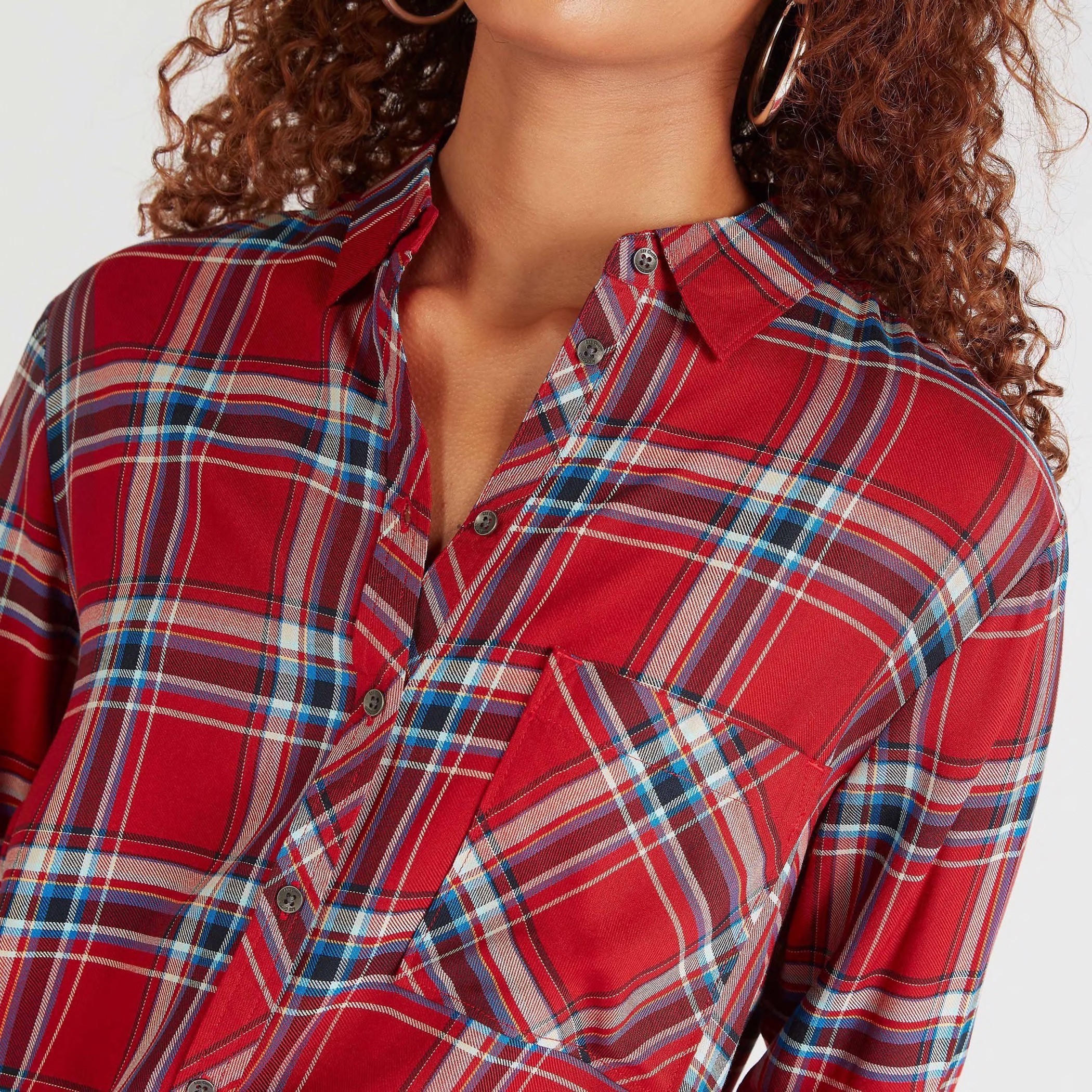 قميص كاروهات بأكمام طويلة وجيب من لي كوبر-women-clothing-shirtsandblouses-shirts-image-3