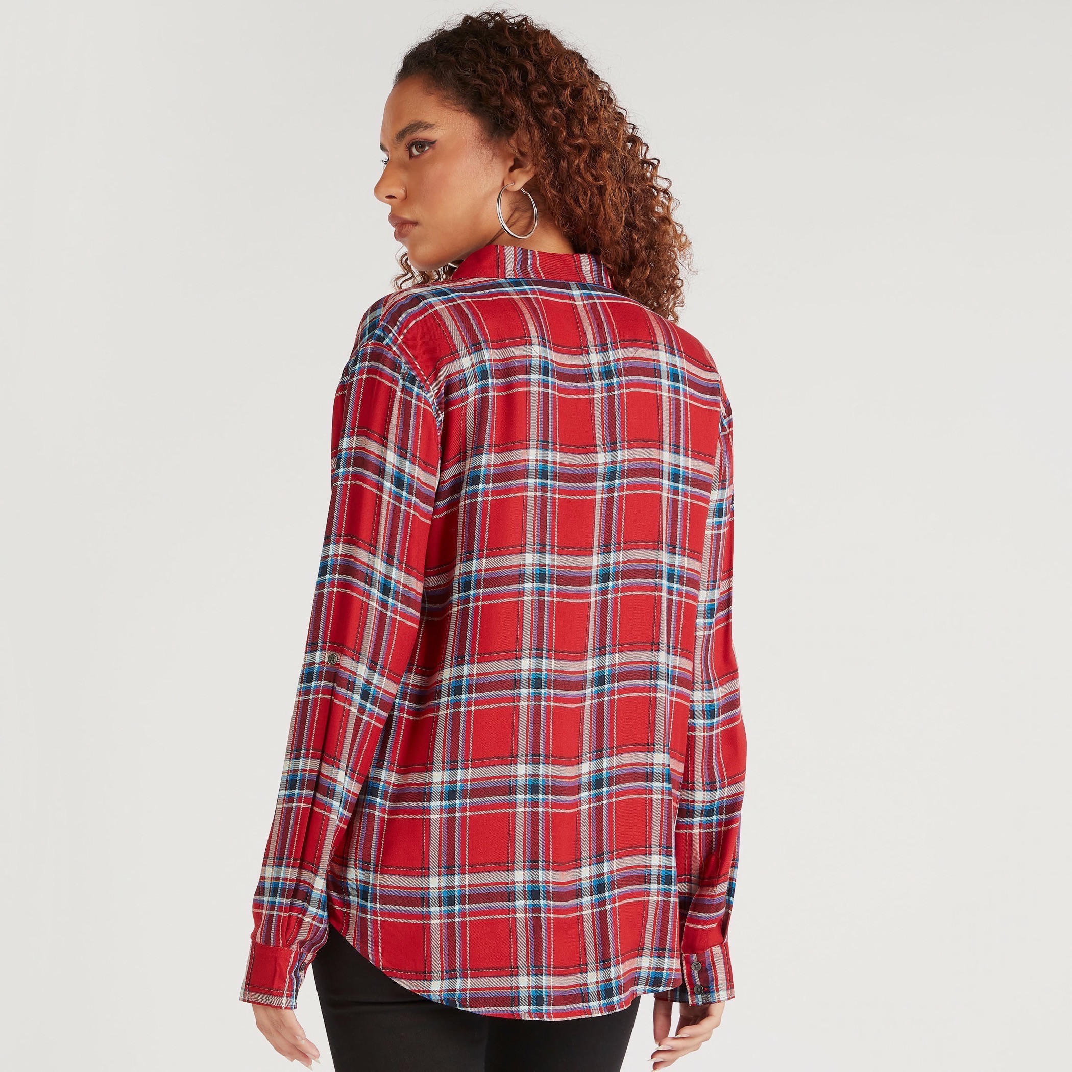 قميص كاروهات بأكمام طويلة وجيب من لي كوبر-women-clothing-shirtsandblouses-shirts-image-2