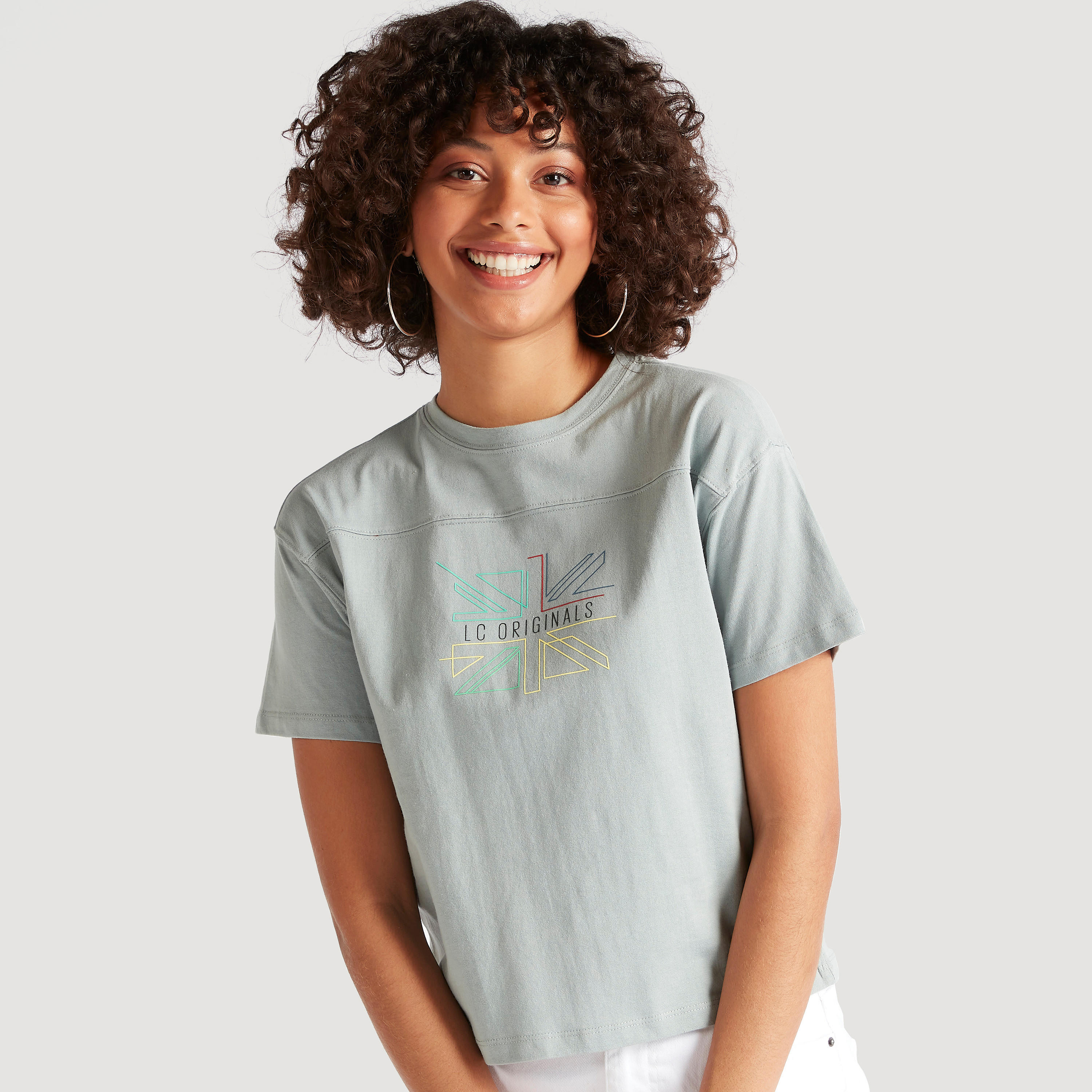 تيشيرت بياقة ضيّقة وأكمام قصيرة وطبعات من لي كوبر-women-clothing-tshirts-image-1