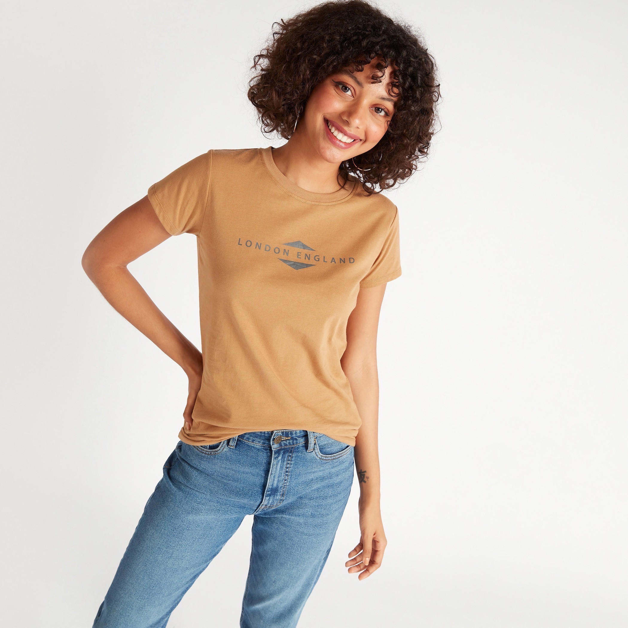 تيشيرت سادة بياقة ضيّقة وأكمام كاب من لي كوبر-women-clothing-tshirts-image-1