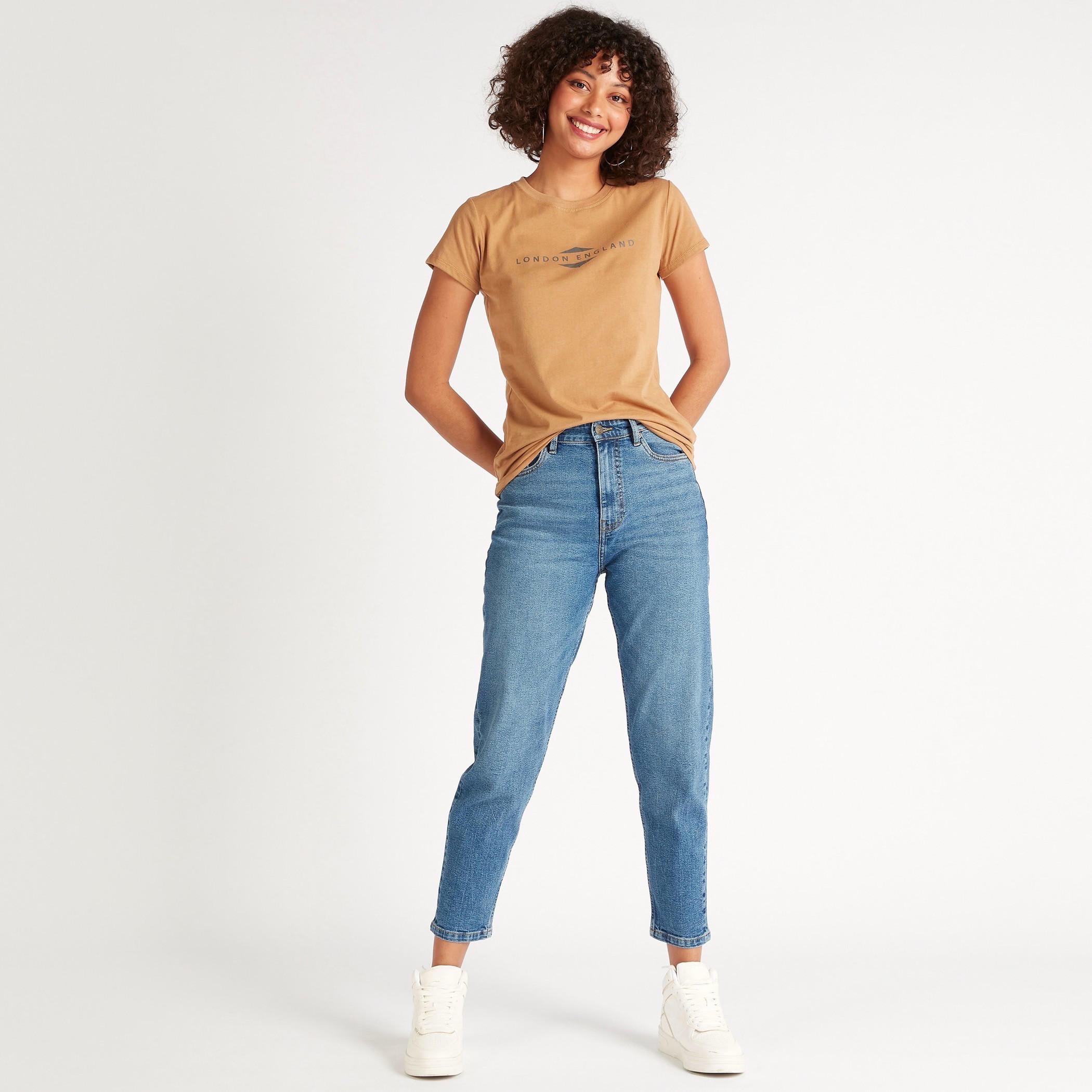 تيشيرت سادة بياقة ضيّقة وأكمام كاب من لي كوبر-women-clothing-tshirts-image-2