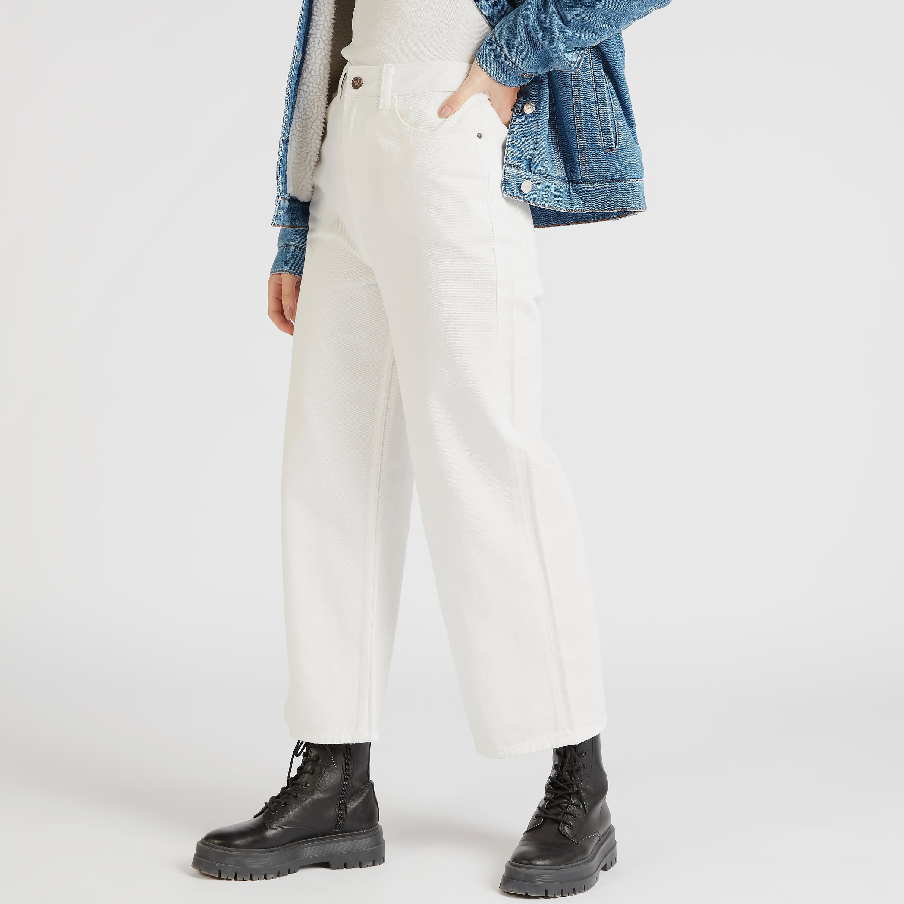 بنطلون جينز دنيم سادة بخصر مرتفع مع زر إغلاق وجيوب من لي كوبر-women-clothing-bottoms-jeans-image-5