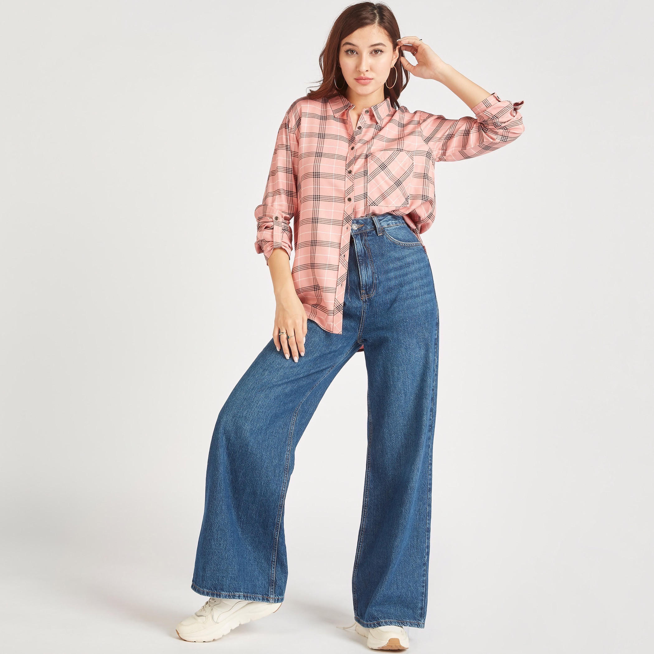 قميص كاروهات بأزرار وأكمام طويلة وجيب على الصدر من لي كوبر-women-clothing-shirtsandblouses-shirts-image-2