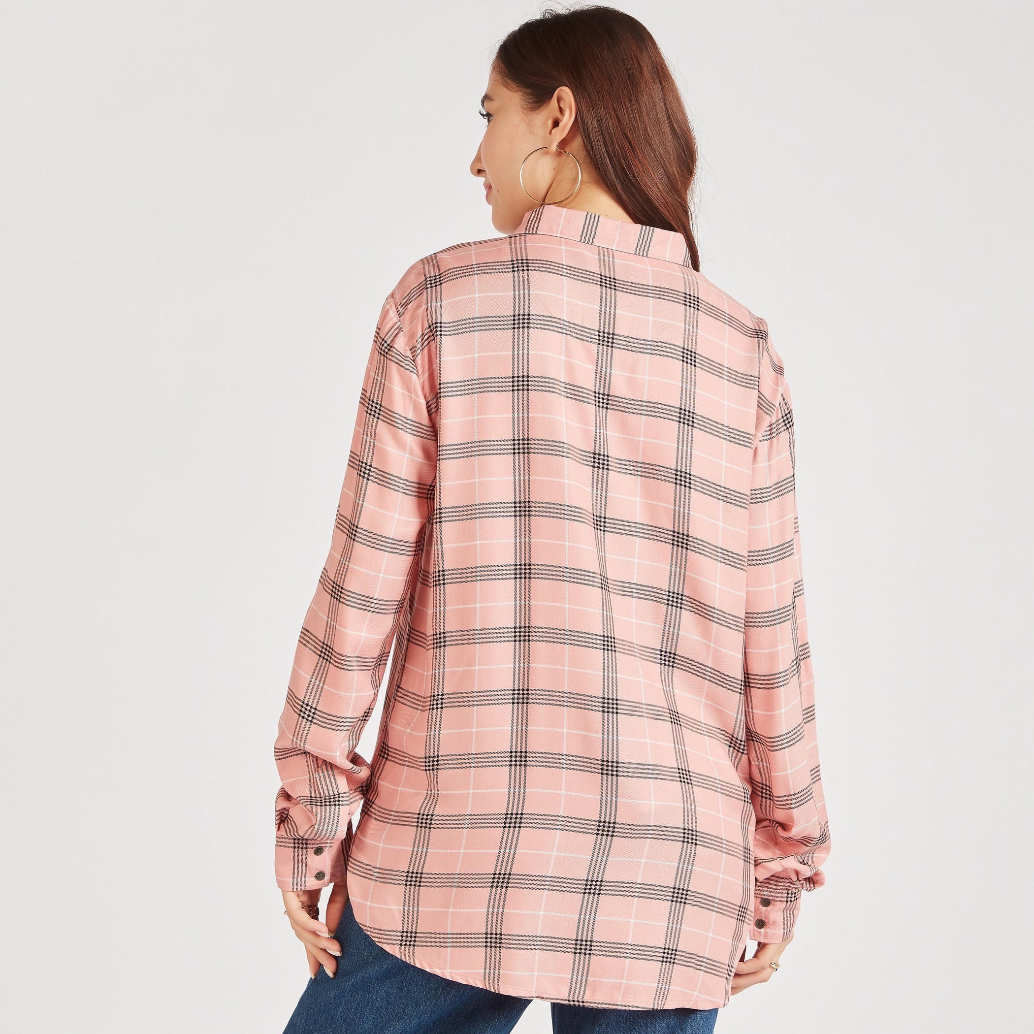 قميص كاروهات بأزرار وأكمام طويلة وجيب على الصدر من لي كوبر-women-clothing-shirtsandblouses-shirts-image-4