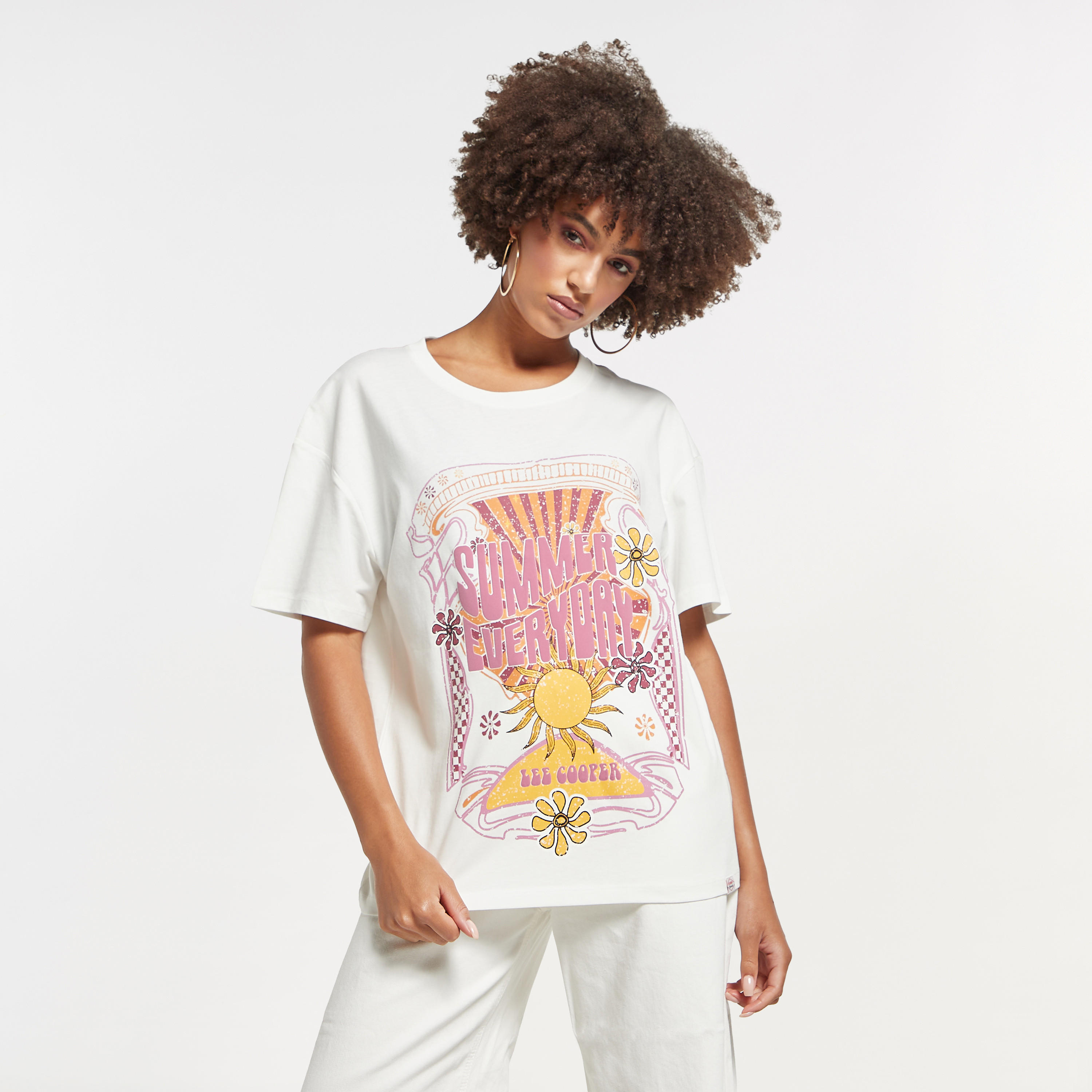 تيشيرت فضفاض بأكمام قصيرة وطبعات من لي كوبر-women-clothing-tshirts-image-4