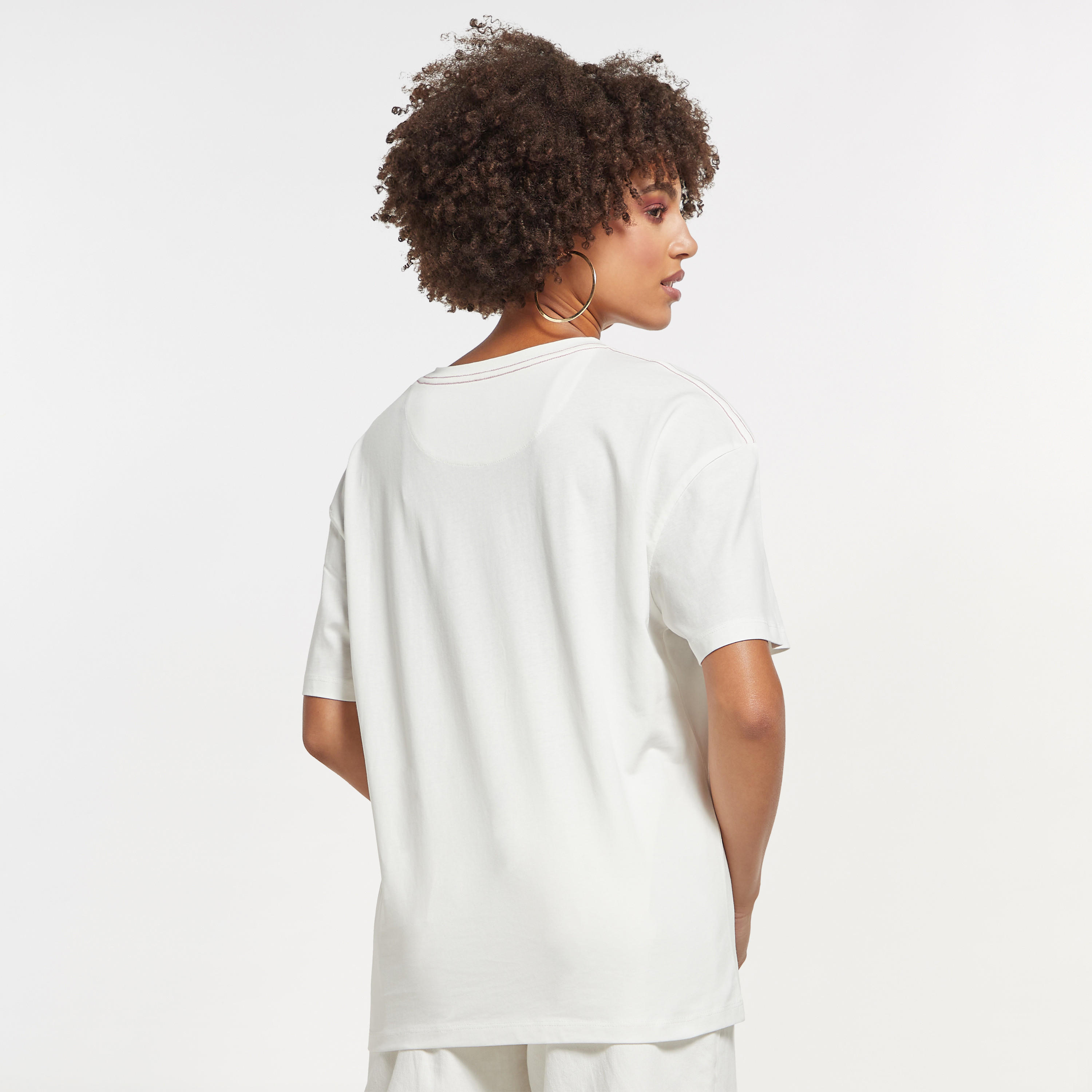 تيشيرت فضفاض بأكمام قصيرة وطبعات من لي كوبر-women-clothing-tshirts-image-2