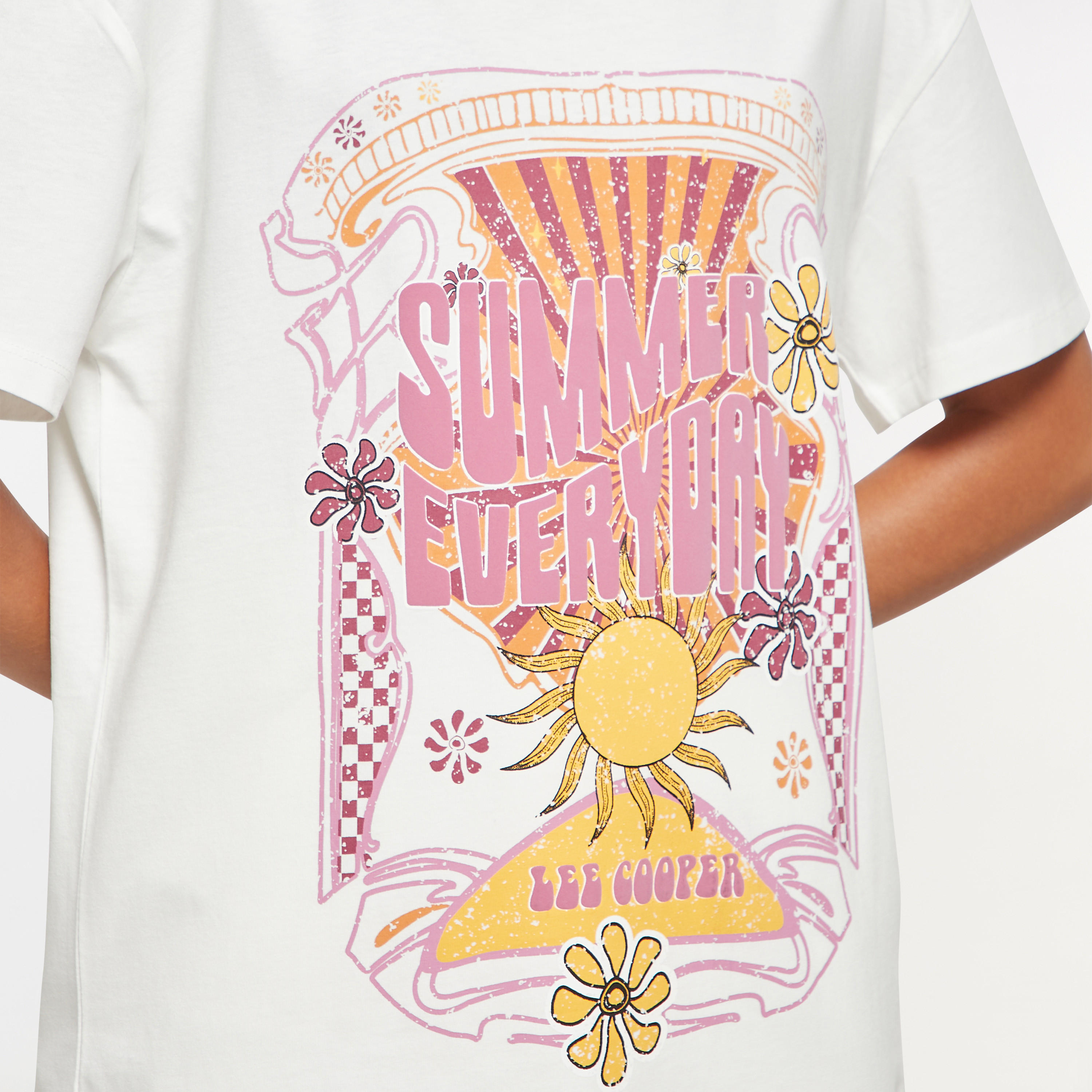 تيشيرت فضفاض بأكمام قصيرة وطبعات من لي كوبر-women-clothing-tshirts-image-1
