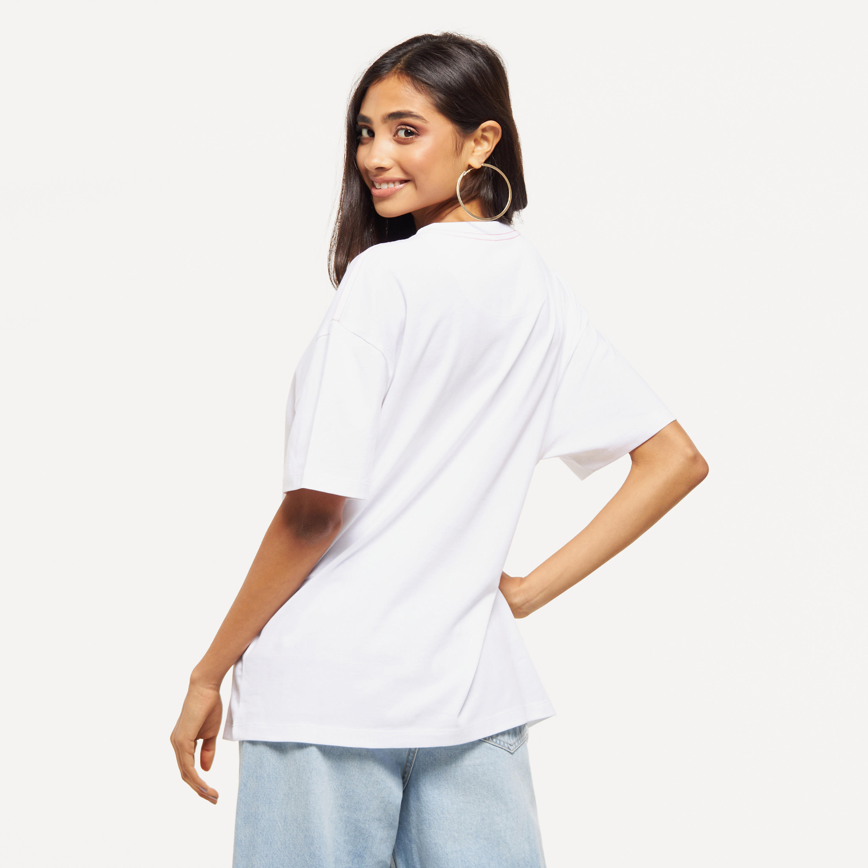 تيشيرت فضفاض بأكمام قصيرة وطبعات من لي كوبر-women-clothing-tshirts-image-6