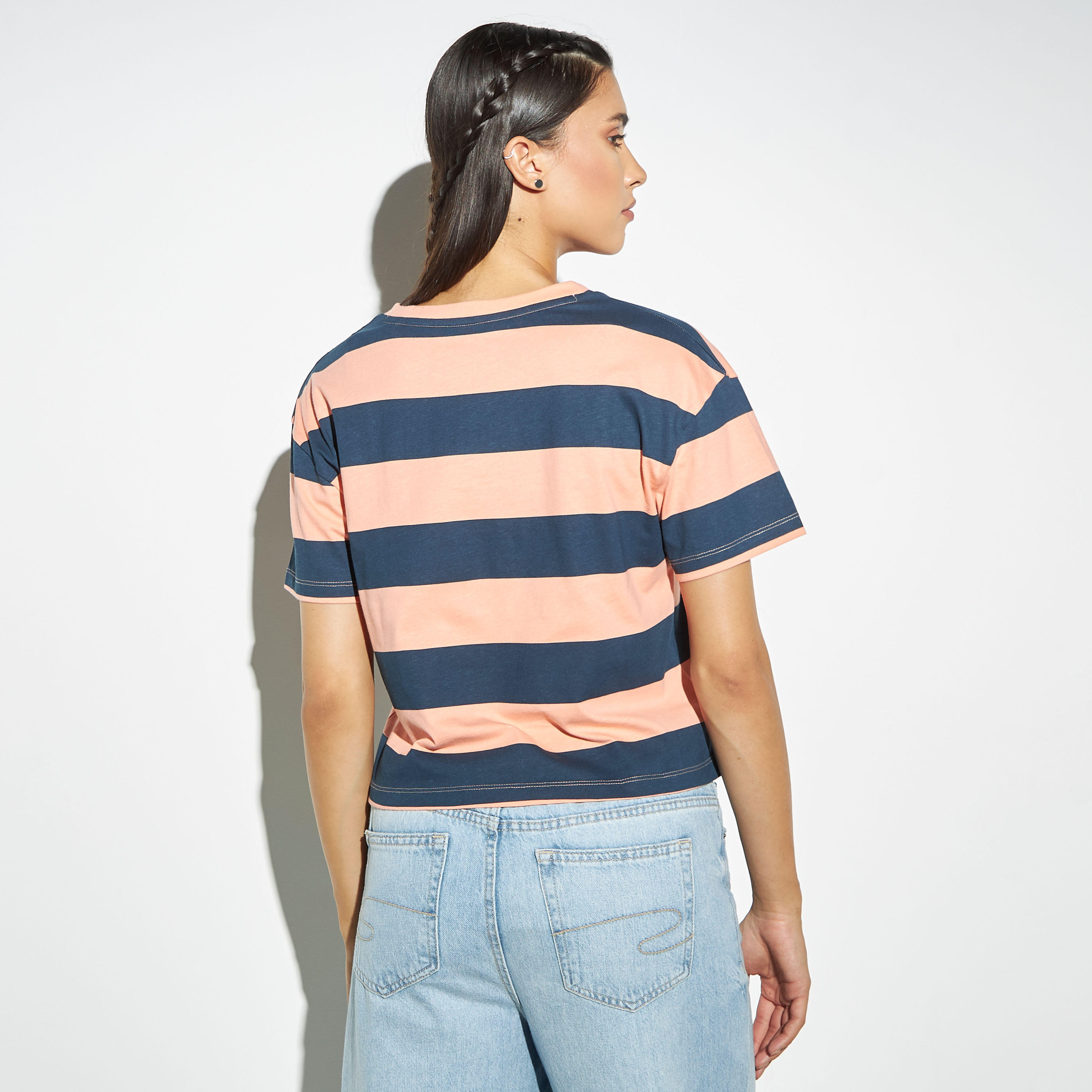 تيشيرت مقلم بأكمام قصيرة وياقة مستديرة من لي كوبر-women-clothing-tshirts-image-3
