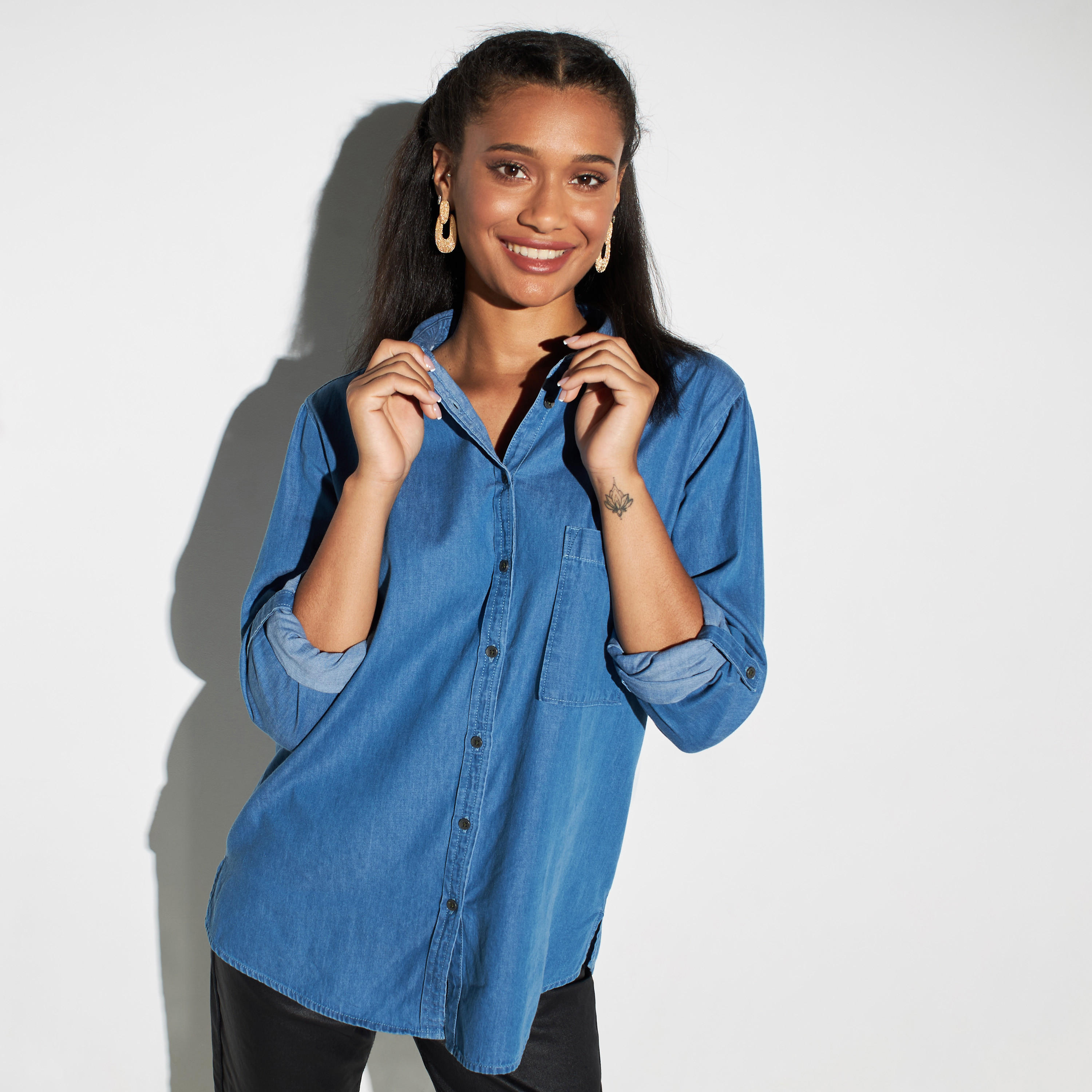 قميص سادة بجيب وأكمام مثنية للأعلى من لي كوبر-women-clothing-shirtsandblouses-shirts-image-1