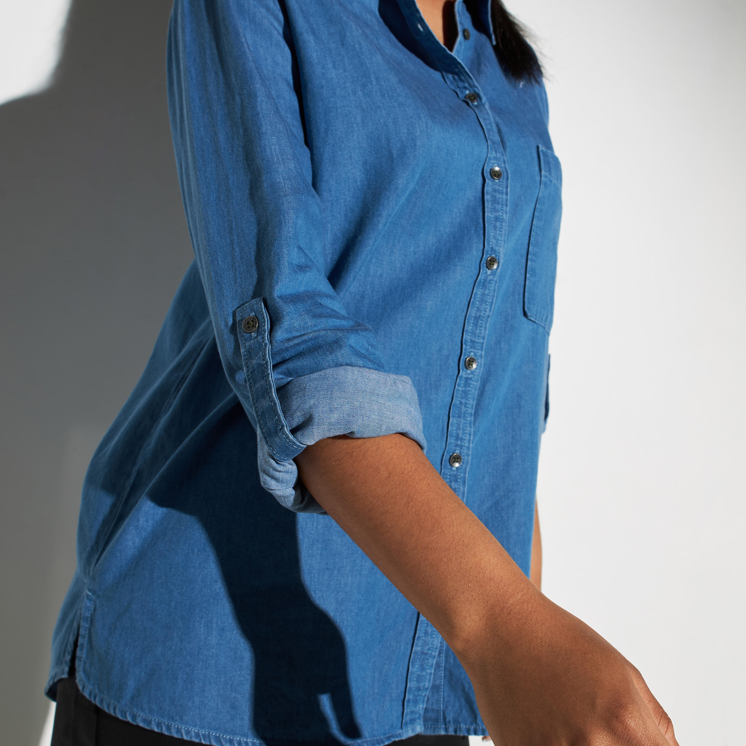 قميص سادة بجيب وأكمام مثنية للأعلى من لي كوبر-women-clothing-shirtsandblouses-shirts-image-3