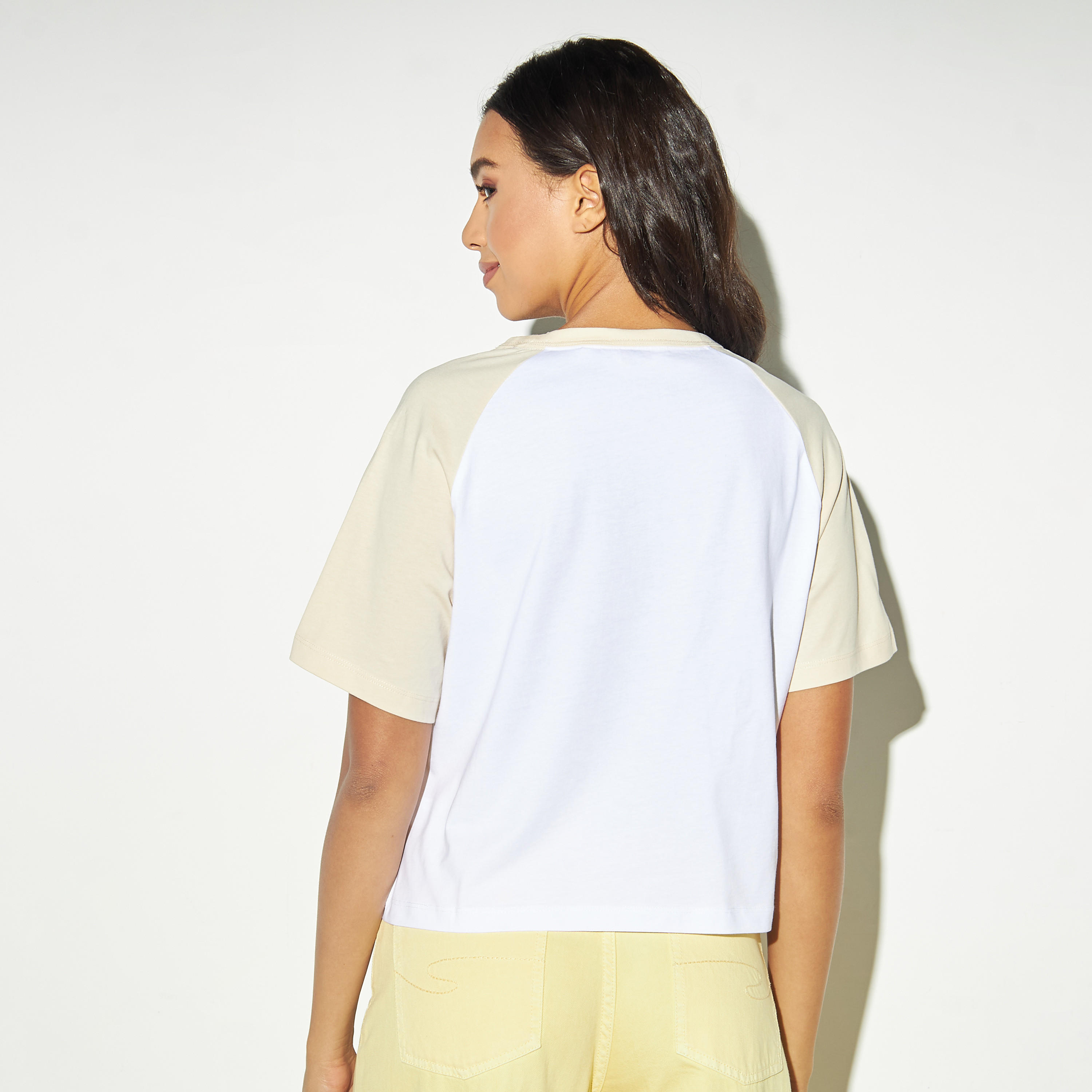 تيشيرت بياقة ضيقة وأكمام مغايرة تطريز شعار من لي كوبر-women-clothing-tshirts-image-3