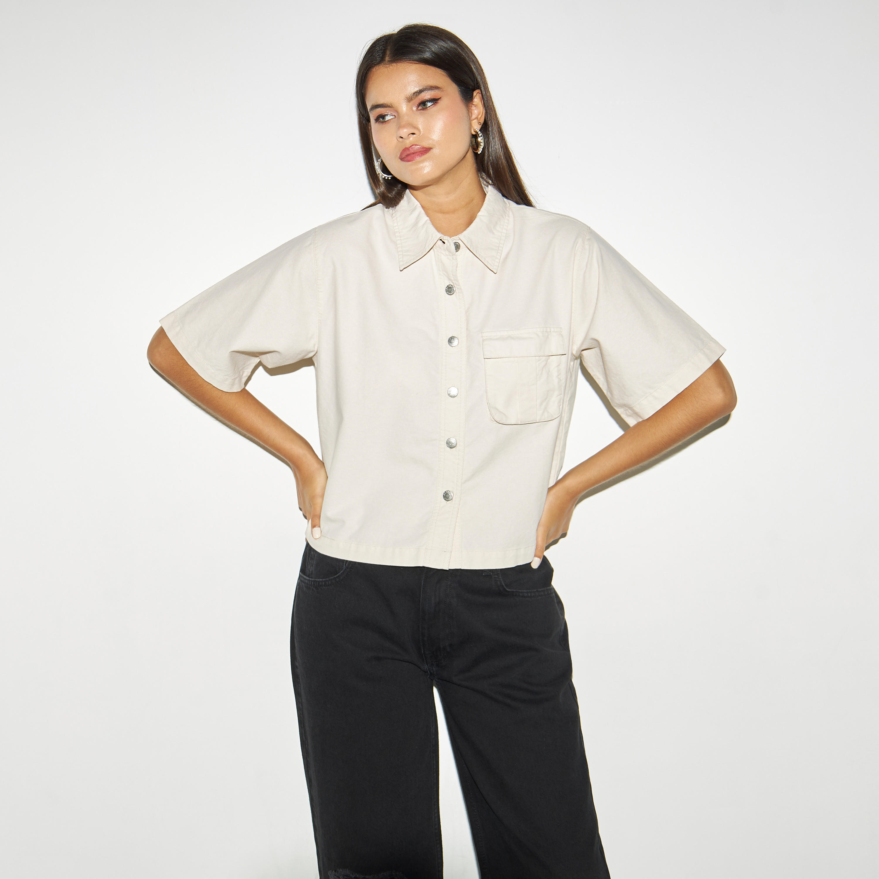 قميص قصير بوكسي سادة بجيب من لي كوبر-women-clothing-shirtsandblouses-shirts-image-1