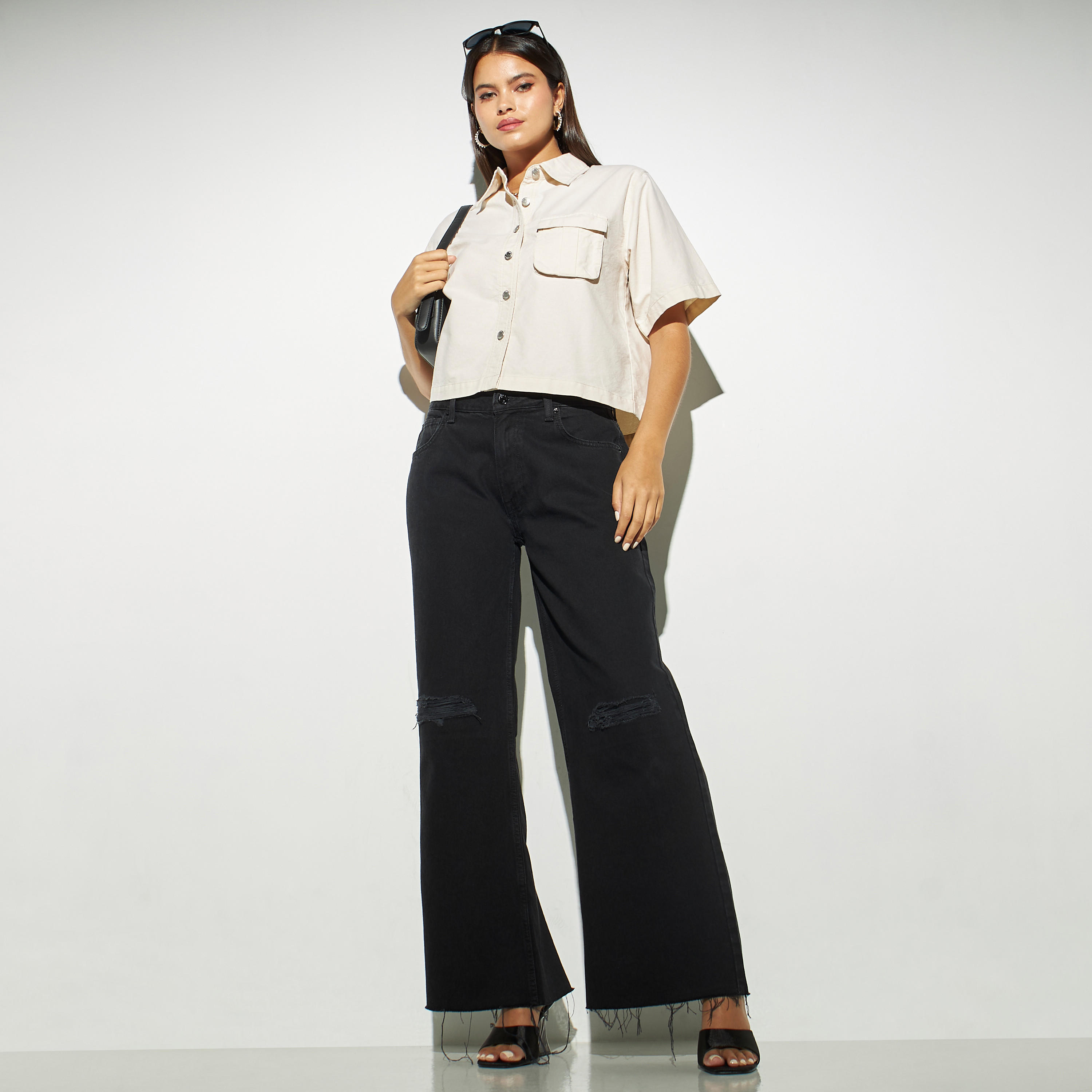 قميص قصير بوكسي سادة بجيب من لي كوبر-women-clothing-shirtsandblouses-shirts-image-2