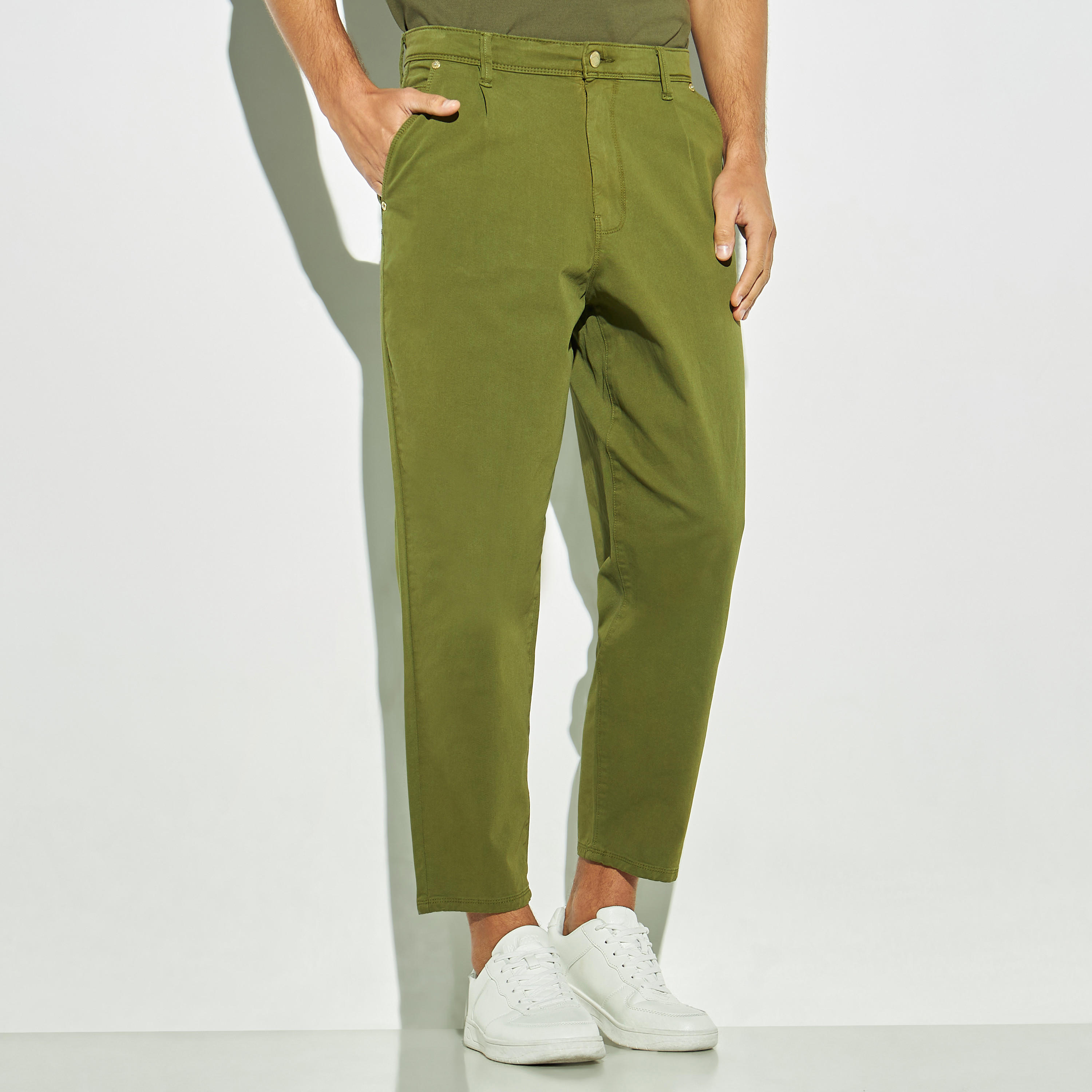 بنطلون سادة بجيوب من لي كوبر-men-clothing-bottoms-trousersandchinos-trousers-image-2