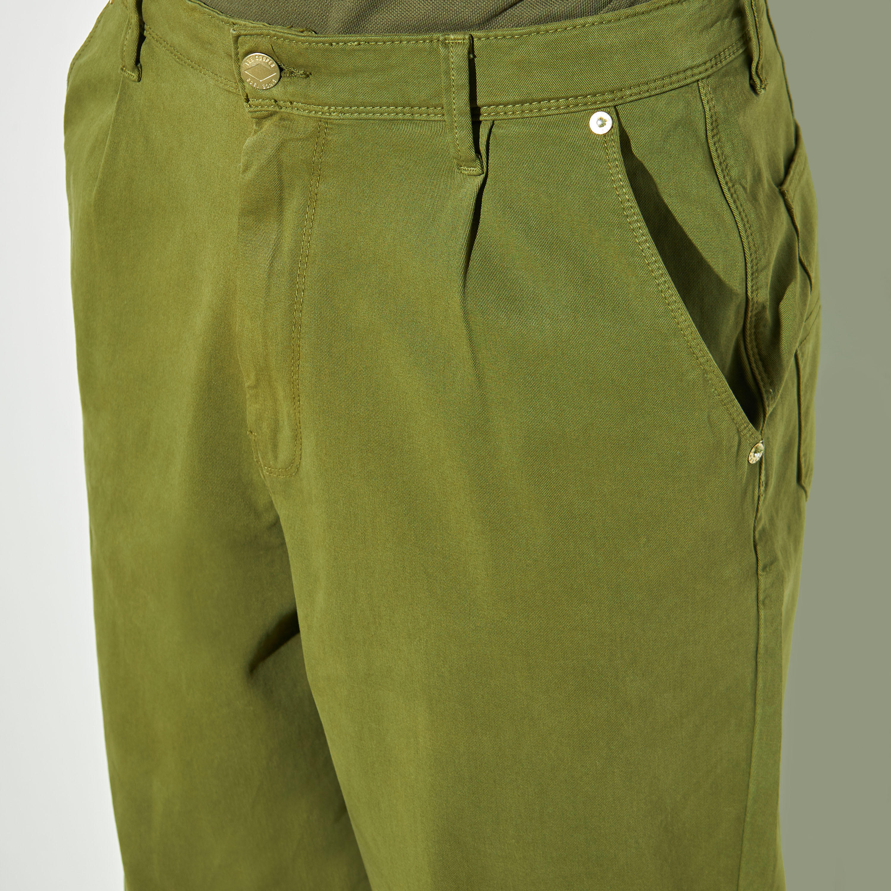 بنطلون سادة بجيوب من لي كوبر-men-clothing-bottoms-trousersandchinos-trousers-image-5