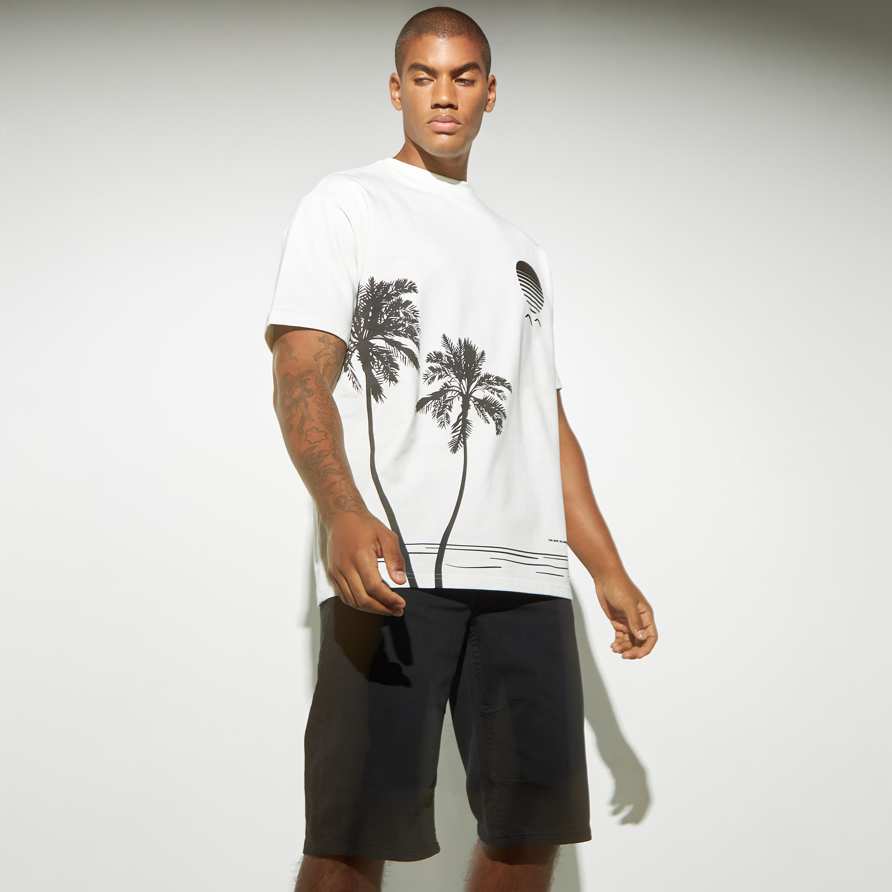 تيشيرت بياقة ضيقة وأكمام قصيرة وطبعات من لي كوبر-men-clothing-tshirtsandpolos-tshirts-image-5