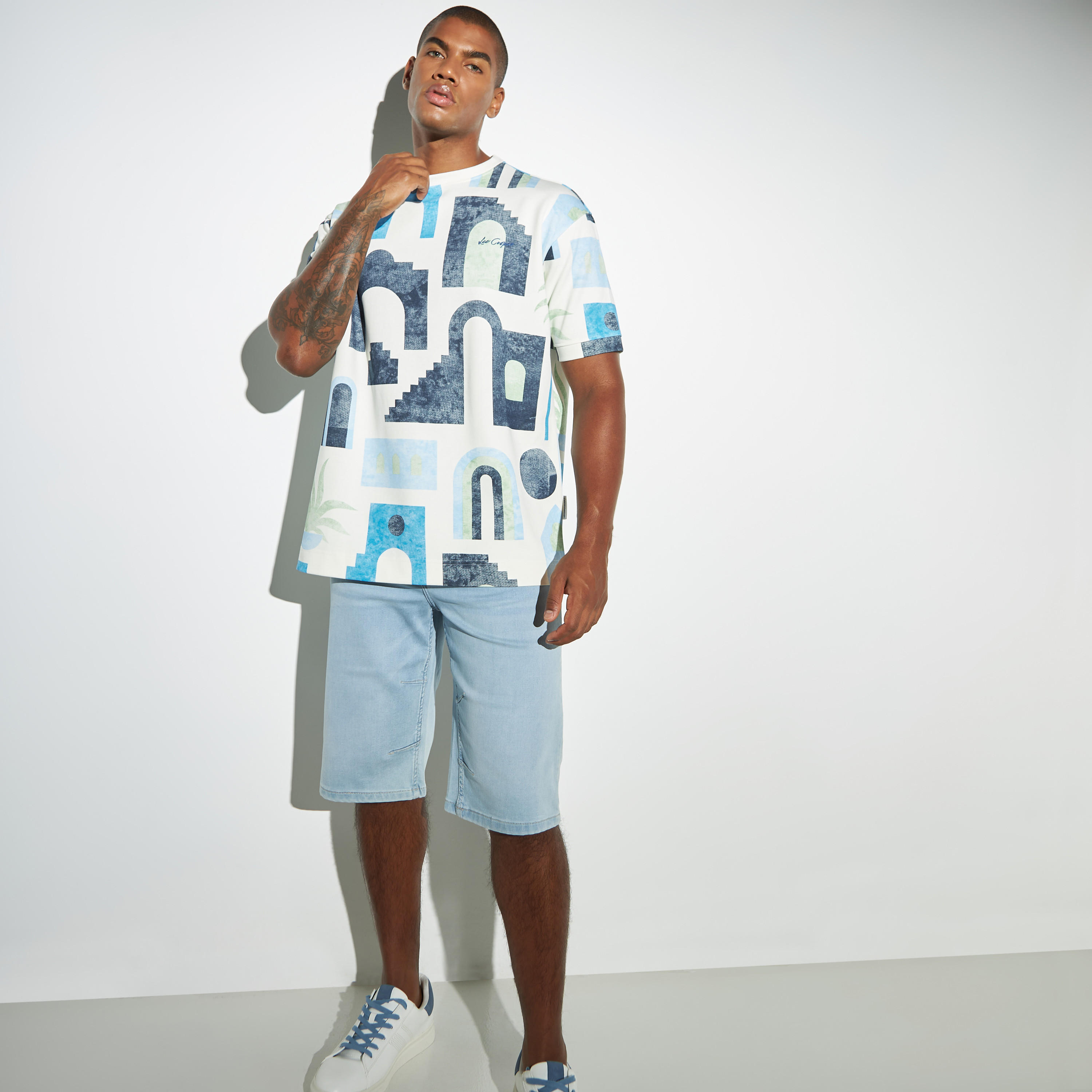 تيشيرت بياقة ضيقة وأكمام قصيرة وطبعات جرافيك من لي كوبر-men-clothing-tshirtsandpolos-tshirts-image-4
