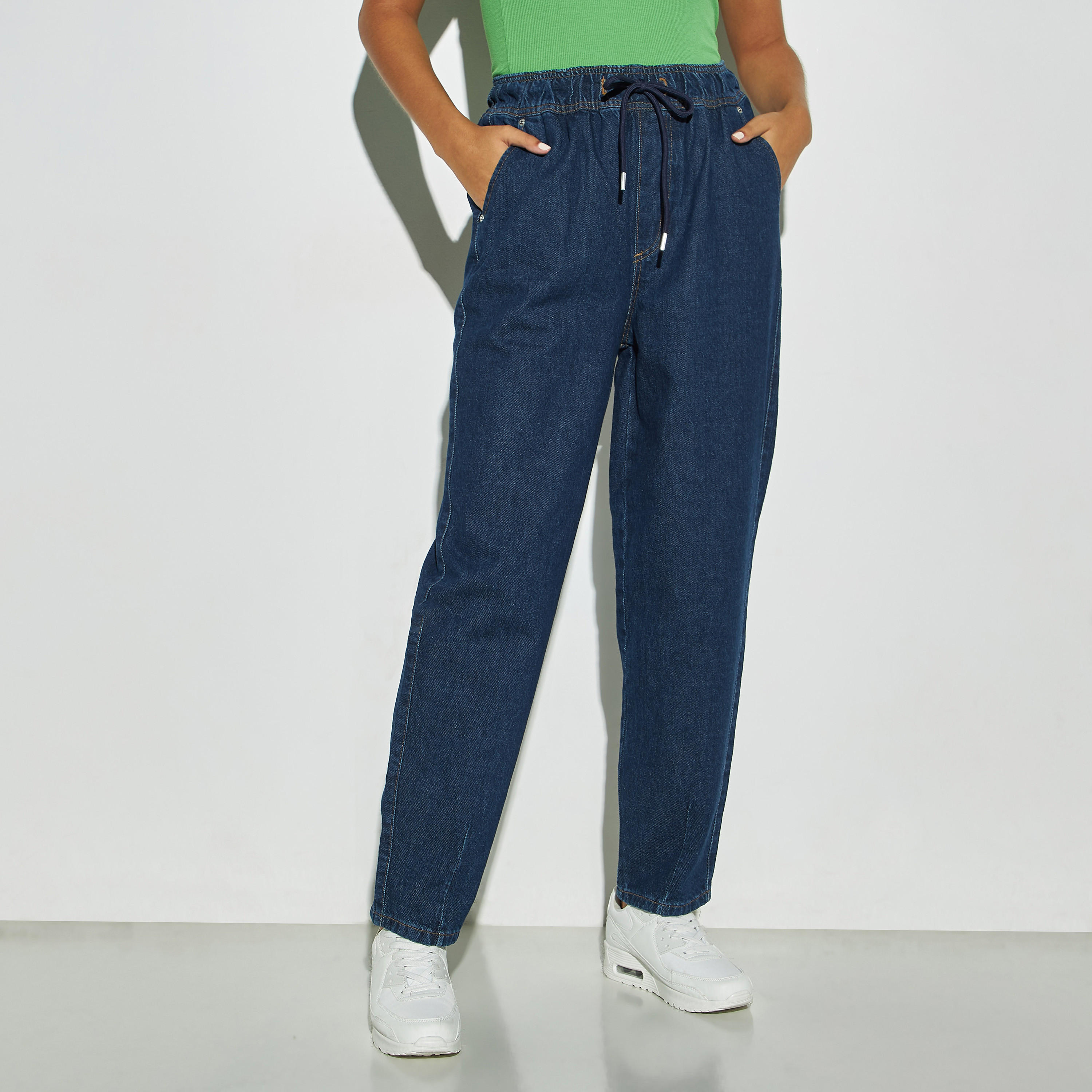 بنطلون جينز قصّة مريحة برباط من لي كوبر-women-clothing-bottoms-jeans-image-1