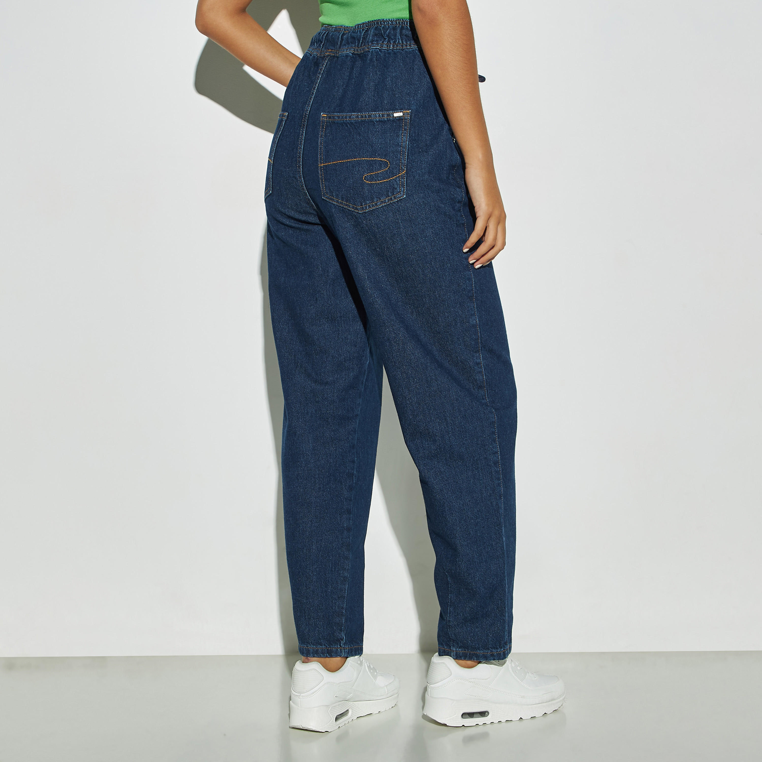 بنطلون جينز قصّة مريحة برباط من لي كوبر-women-clothing-bottoms-jeans-image-3