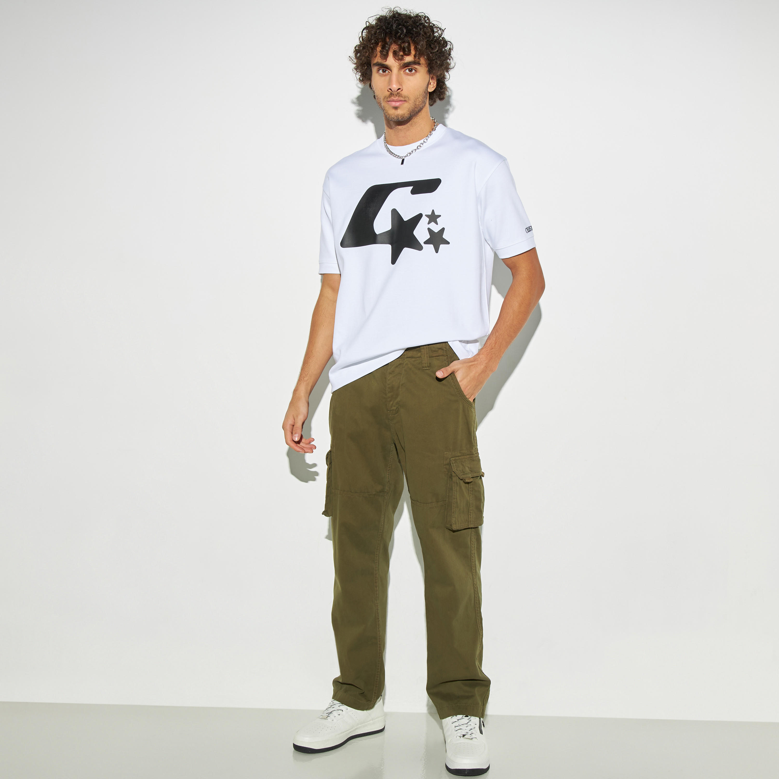 بنطلون سادة بقصة مريحة وزر إغلاق وجيوب من لي كوبر-men-clothing-bottoms-jeans-image-3