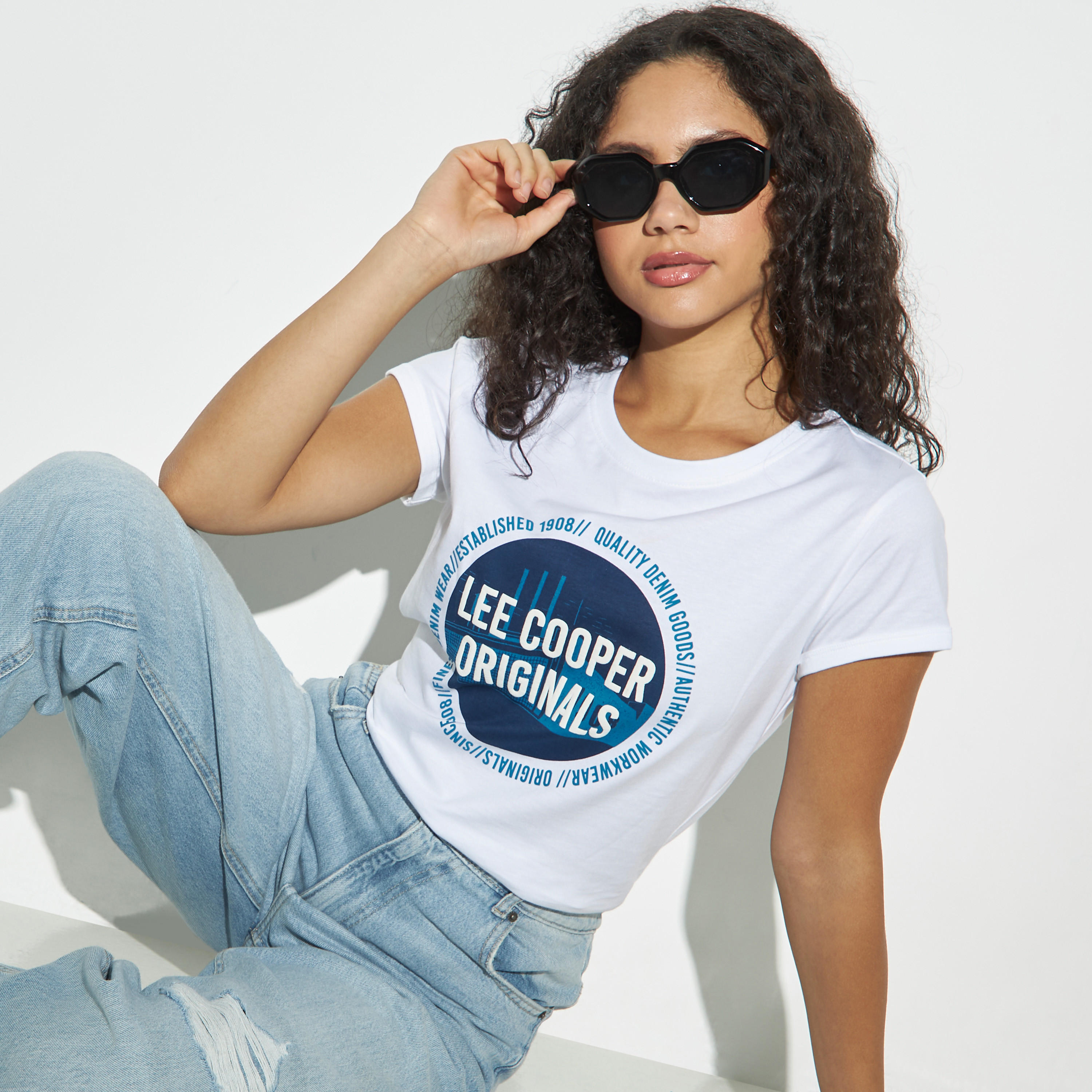 تيشيرت بياقة مستديرة وأكمام قصيرة وطبعات من لي كوبر-women-clothing-tshirts-image-1