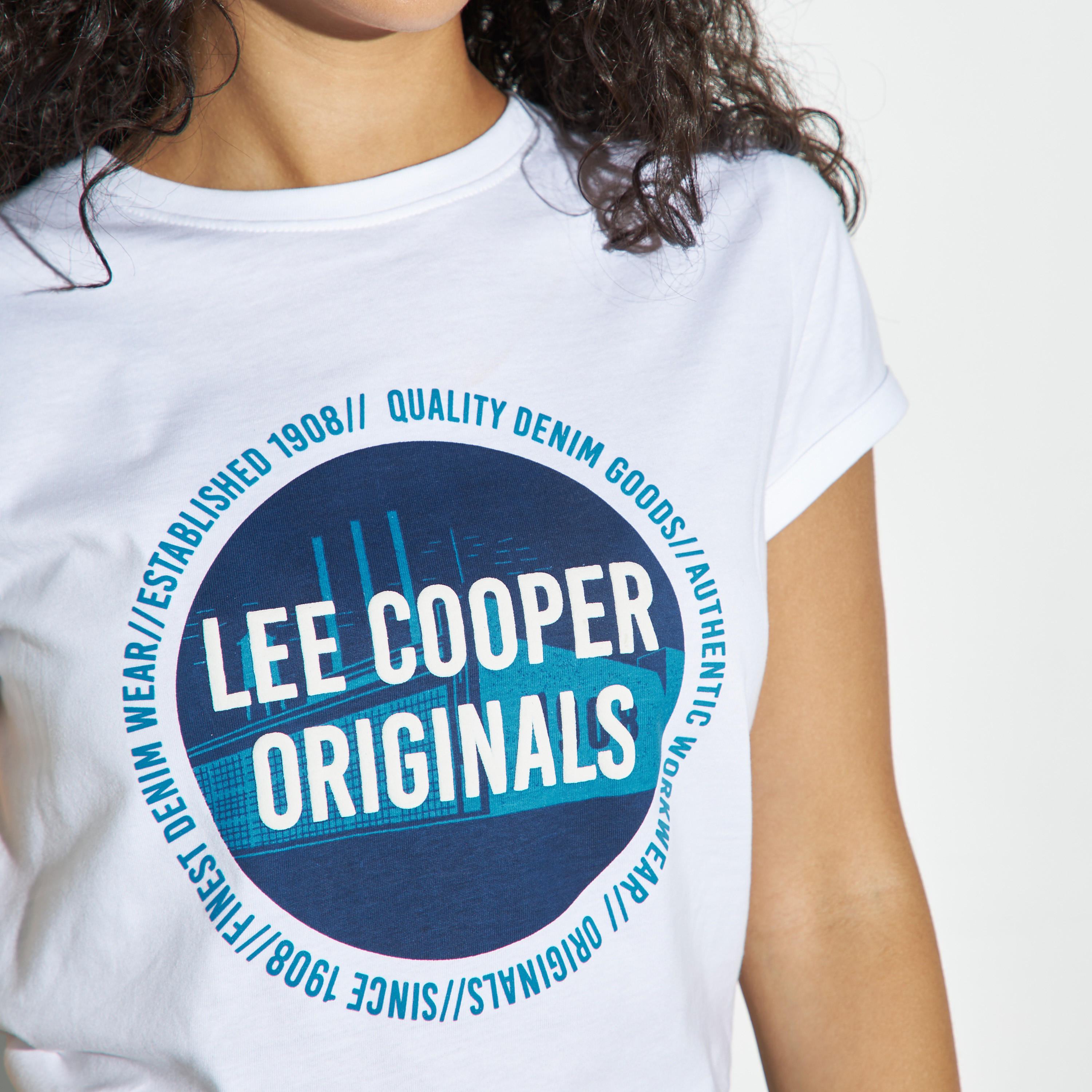 تيشيرت بياقة مستديرة وأكمام قصيرة وطبعات من لي كوبر-women-clothing-tshirts-image-4