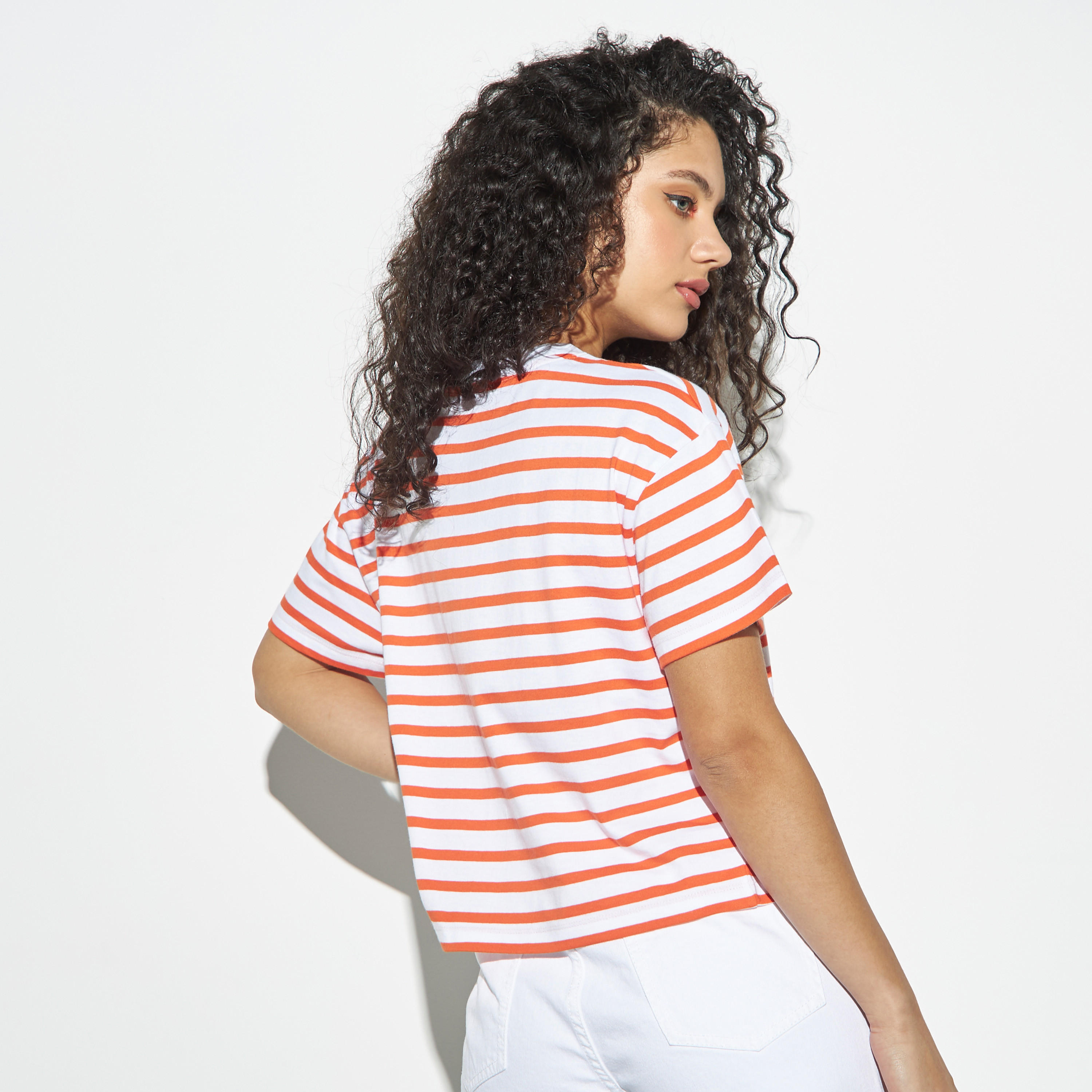 تيشيرت مخطط بياقة ضيّقة وأكمام قصيرة من لي كوبر-women-clothing-tshirts-image-3
