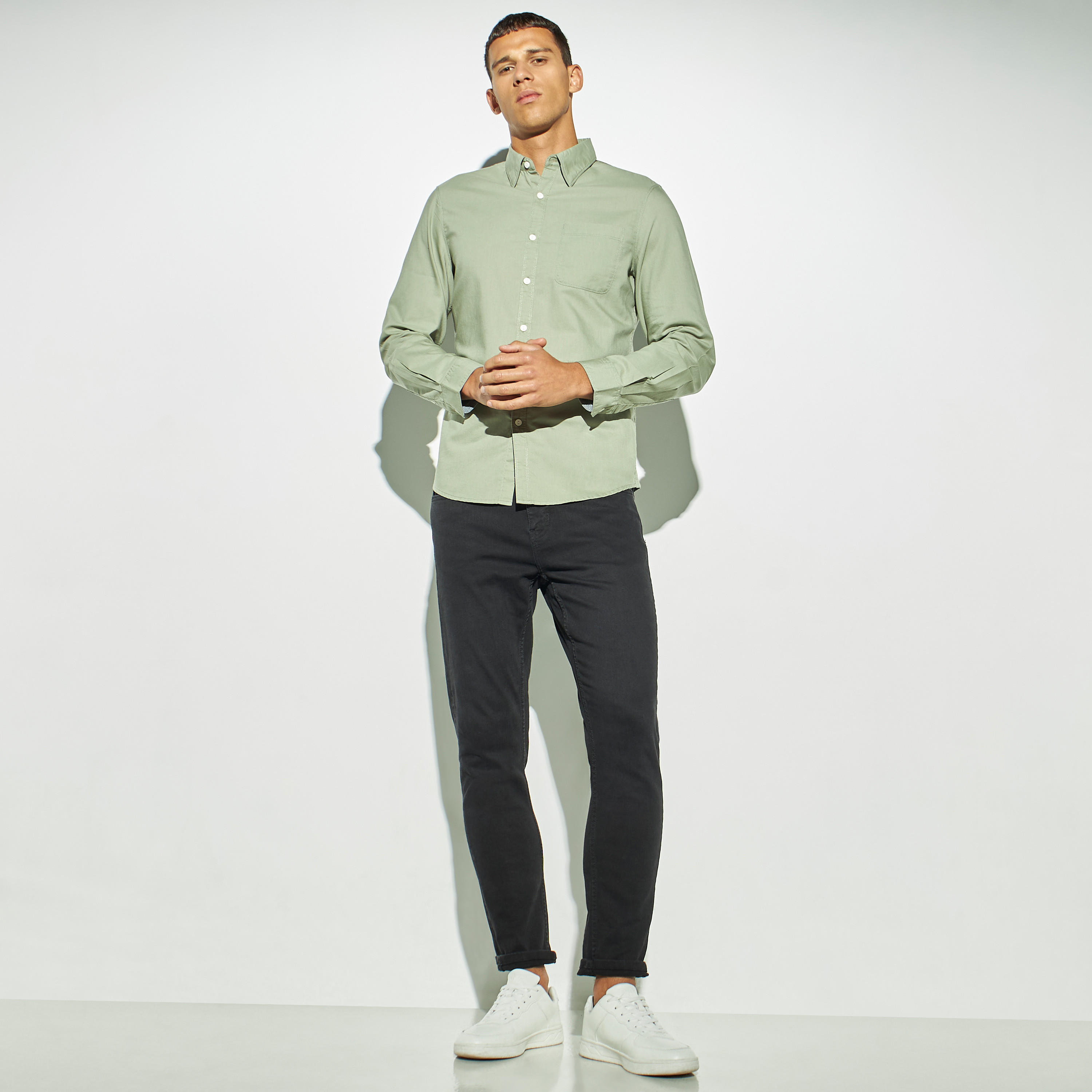 قميص أكسفورد سادة بأكمام طويلة وجيب من لي كوبر-men-clothing-shirts-image-2