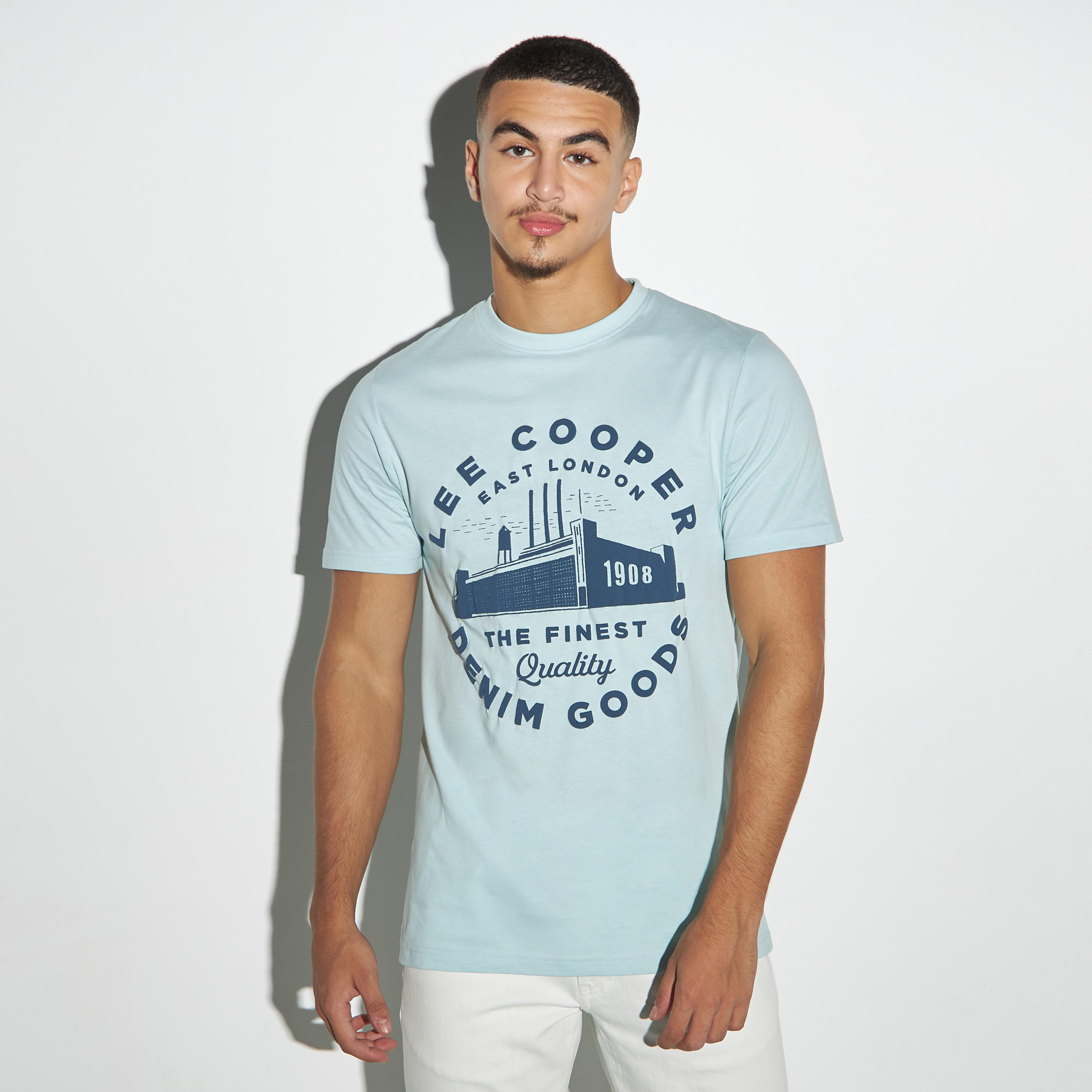 تيشيرت بياقة ضيّقة وأكمام قصيرة وطبعات من لي كوبر-men-clothing-tshirtsandpolos-tshirts-image-1