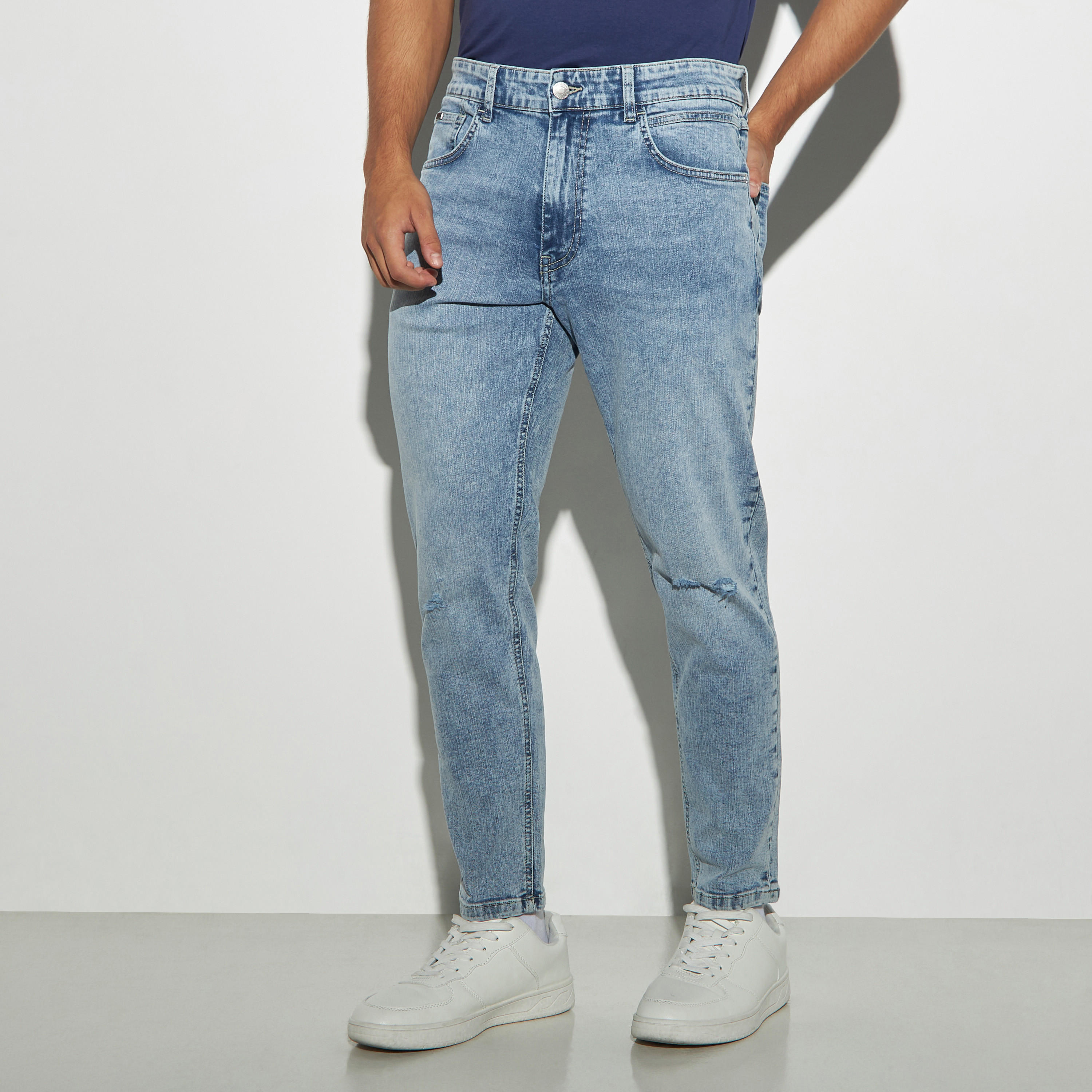 بنطلون جينز بأطراف ضيقة وقصة سكيني وزر إغلاق من لي كوبر-men-clothing-bottoms-jeans-image-1