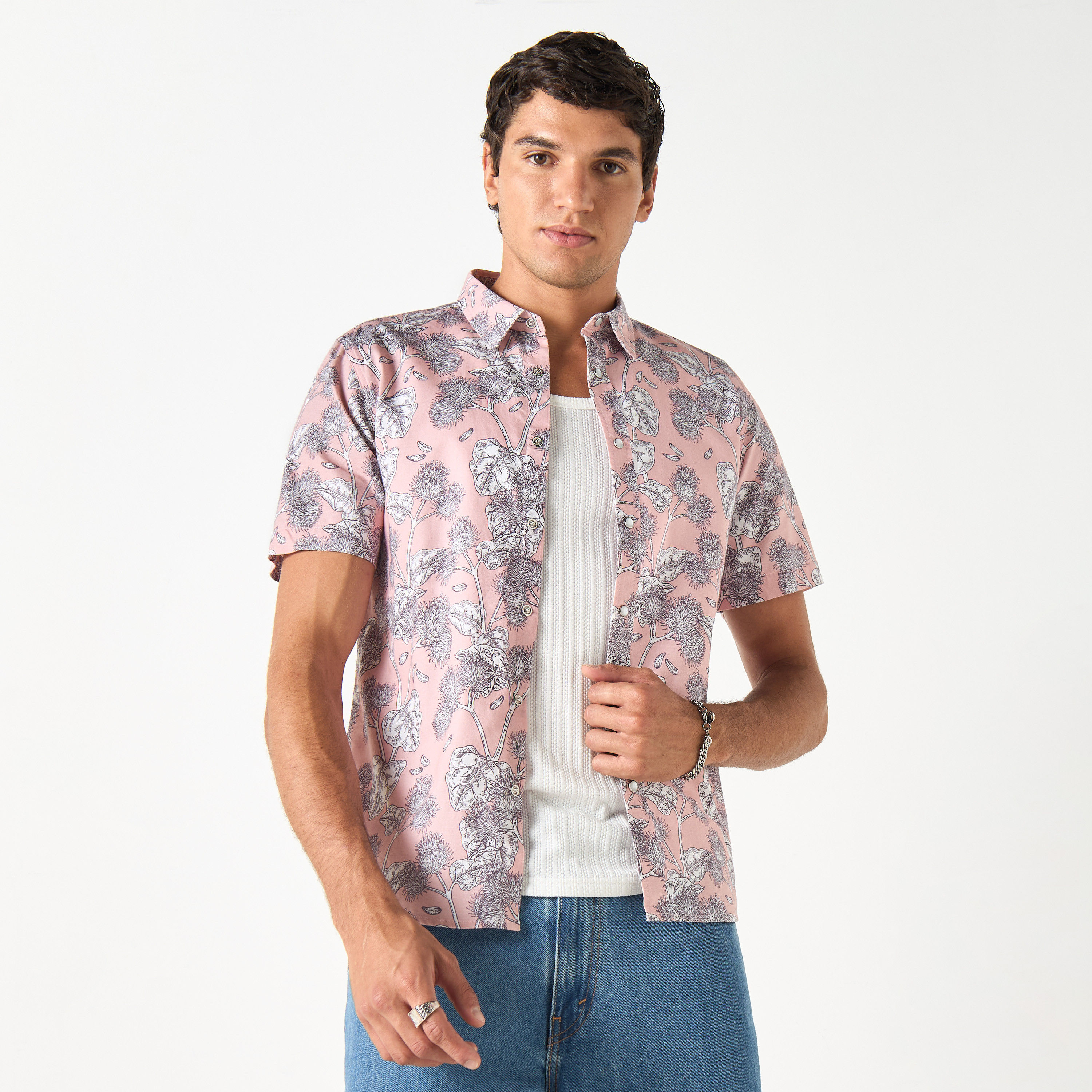 فستان بأكمام قصيرة وطبعات أزهار بقياس عادي من لي كوبر-men-clothing-shirts-image-1