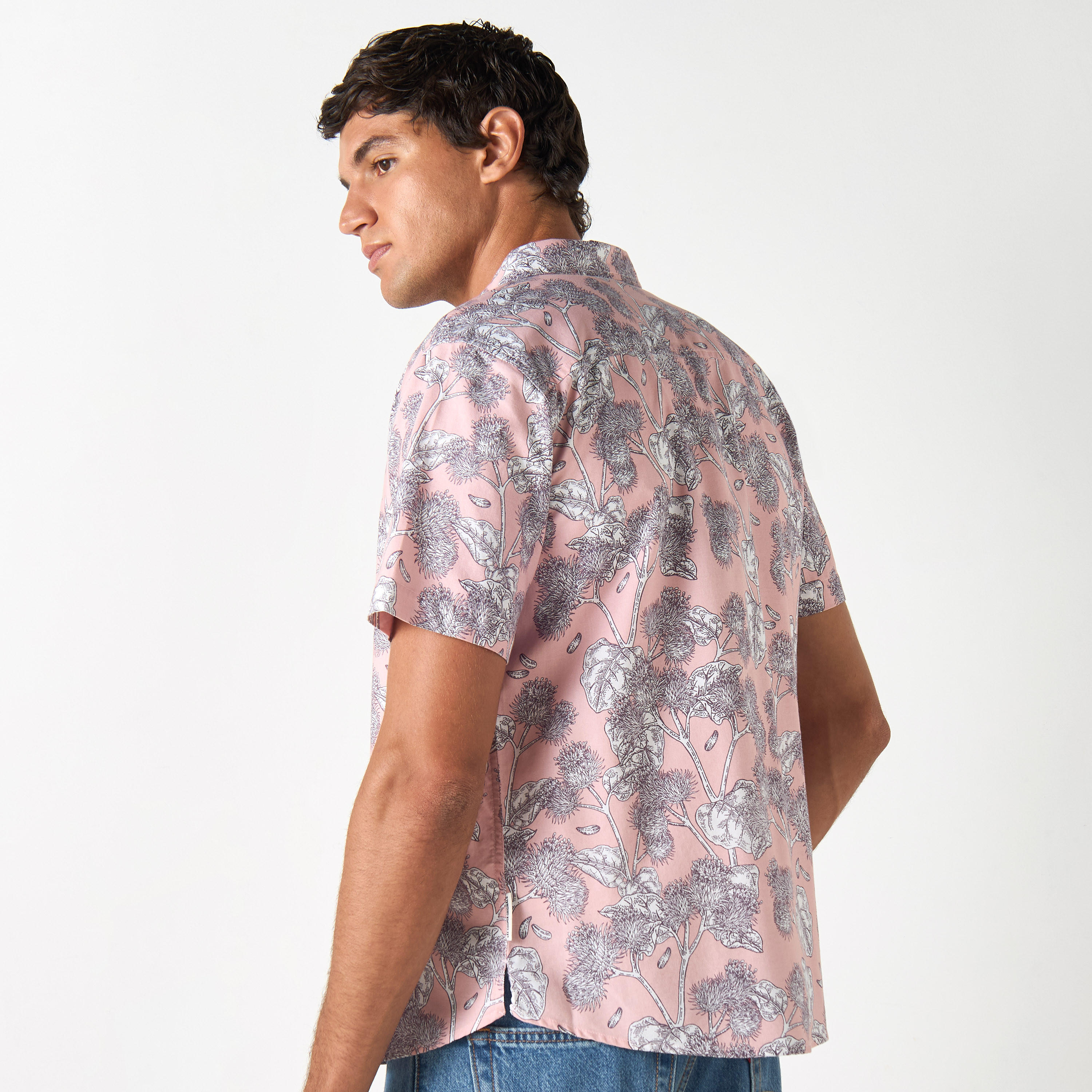 فستان بأكمام قصيرة وطبعات أزهار بقياس عادي من لي كوبر-men-clothing-shirts-image-3