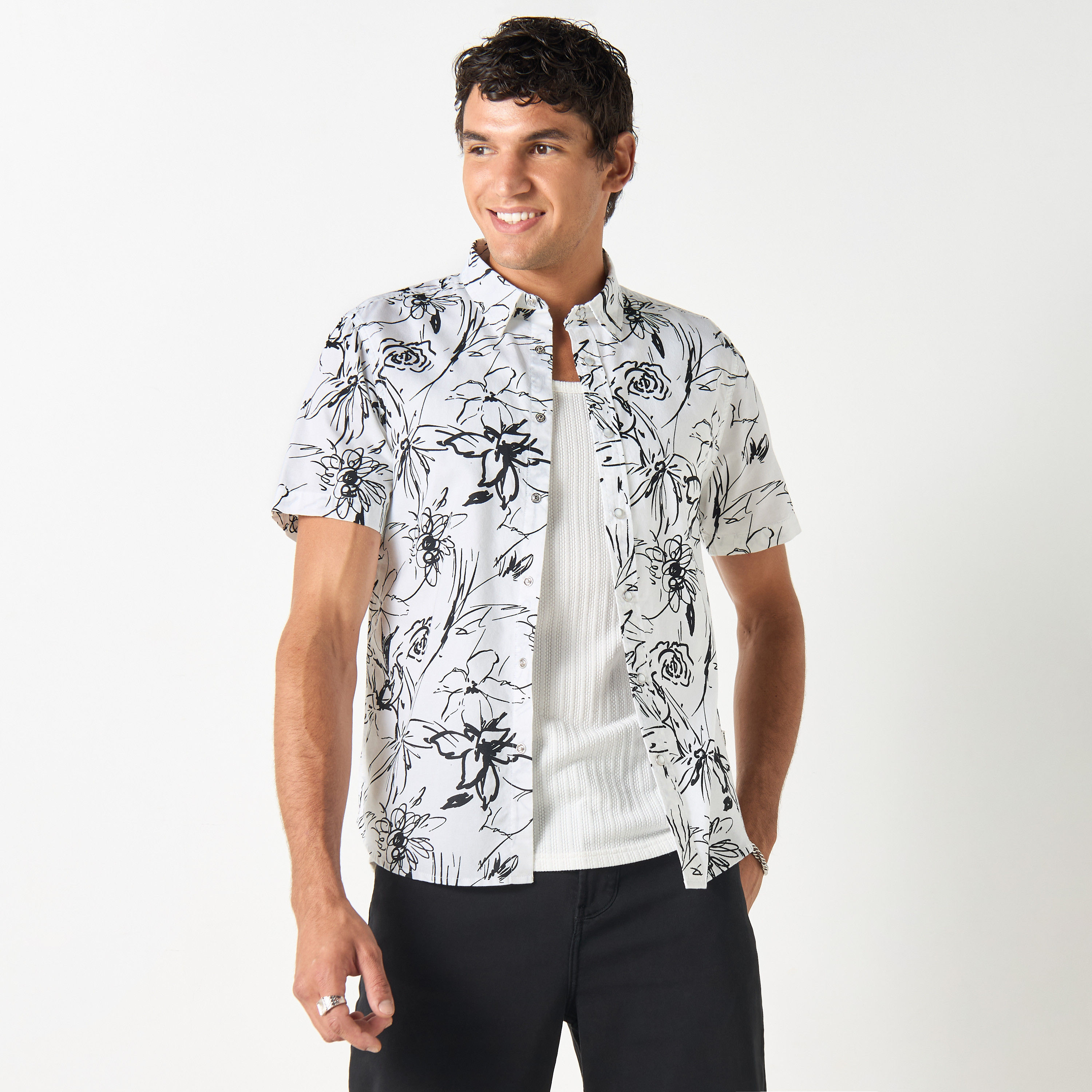 فستان بأكمام قصيرة وطبعات أزهار بقياس عادي من لي كوبر-men-clothing-shirts-image-6