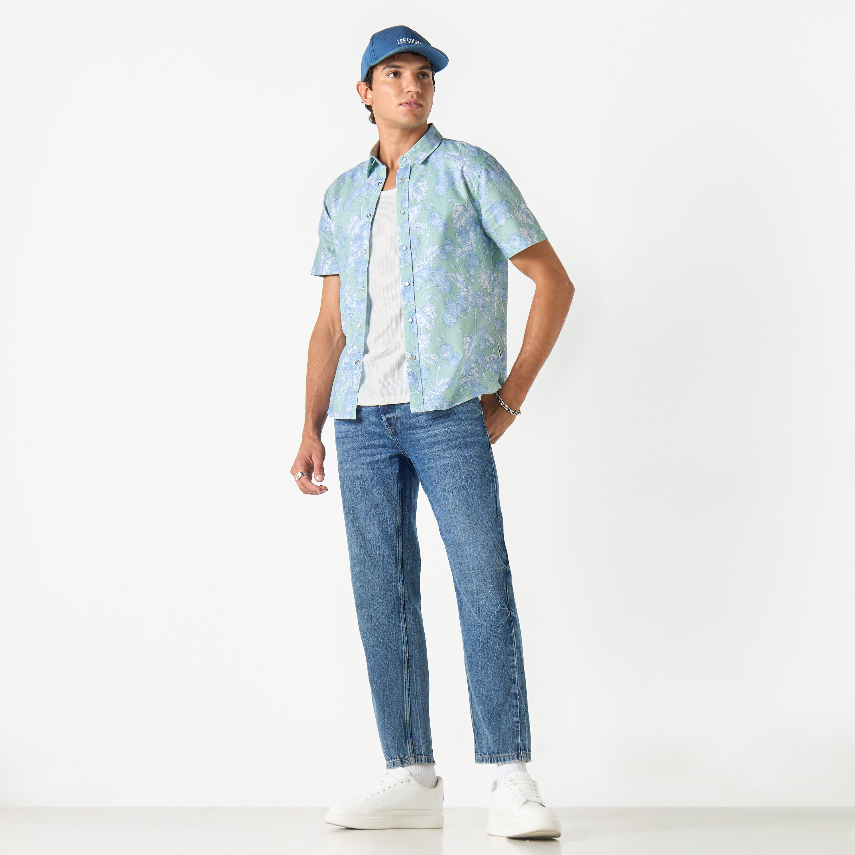 فستان بأكمام قصيرة وطبعات أزهار بقياس عادي من لي كوبر-men-clothing-shirts-image-13