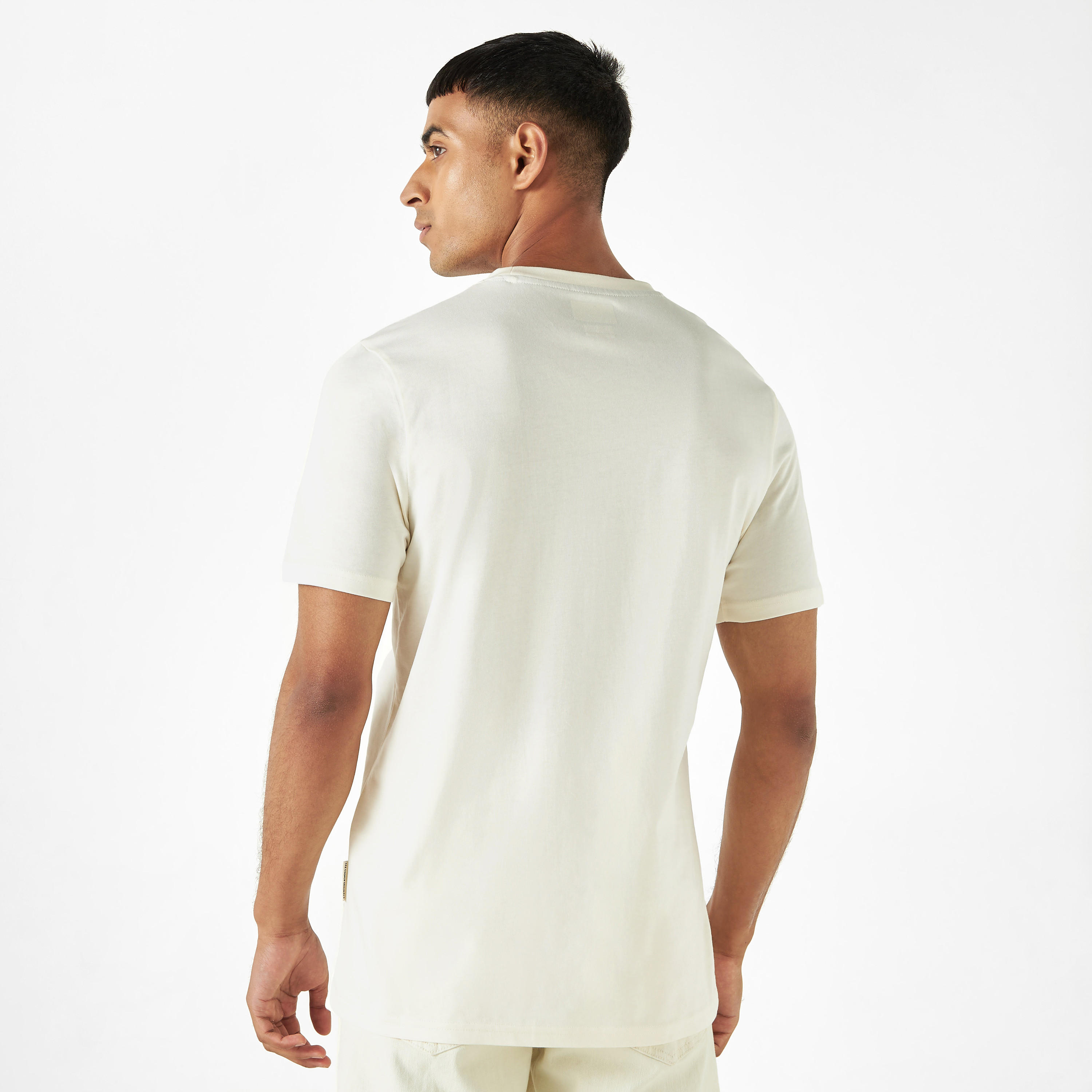 تيشيرت بياقة ضيّقة وأكمام قصيرة وتفاصيل شعار من لي كوبر-men-clothing-tshirtsandpolos-tshirts-image-8