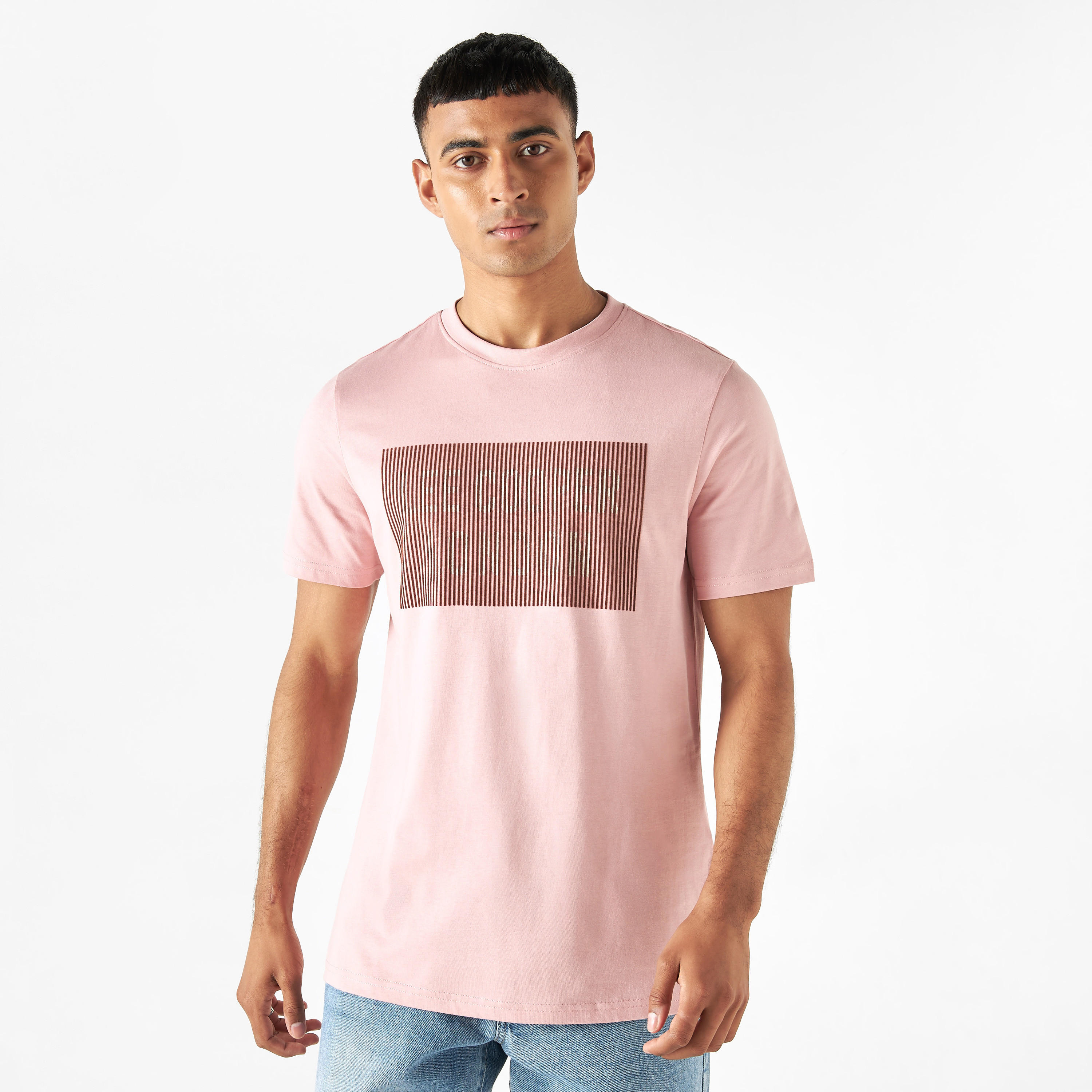 تيشيرت بياقة ضيّقة وأكمام قصيرة وتفاصيل شعار من لي كوبر-men-clothing-tshirtsandpolos-tshirts-image-23