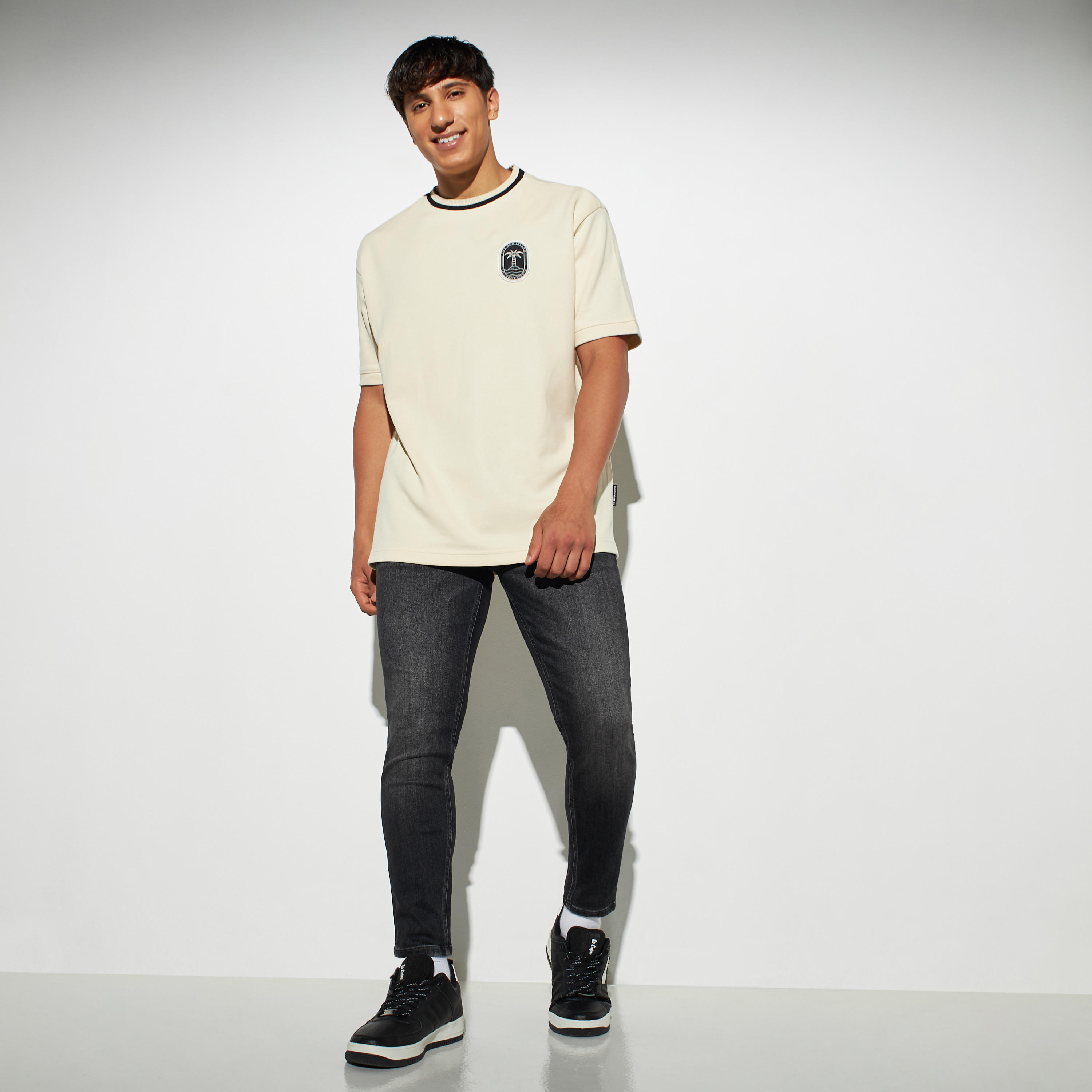 Lee Cooper Logo Patch Detail Crew Neck T-shirt-men-clothing-tshirtsandpolos-tshirts-image-2