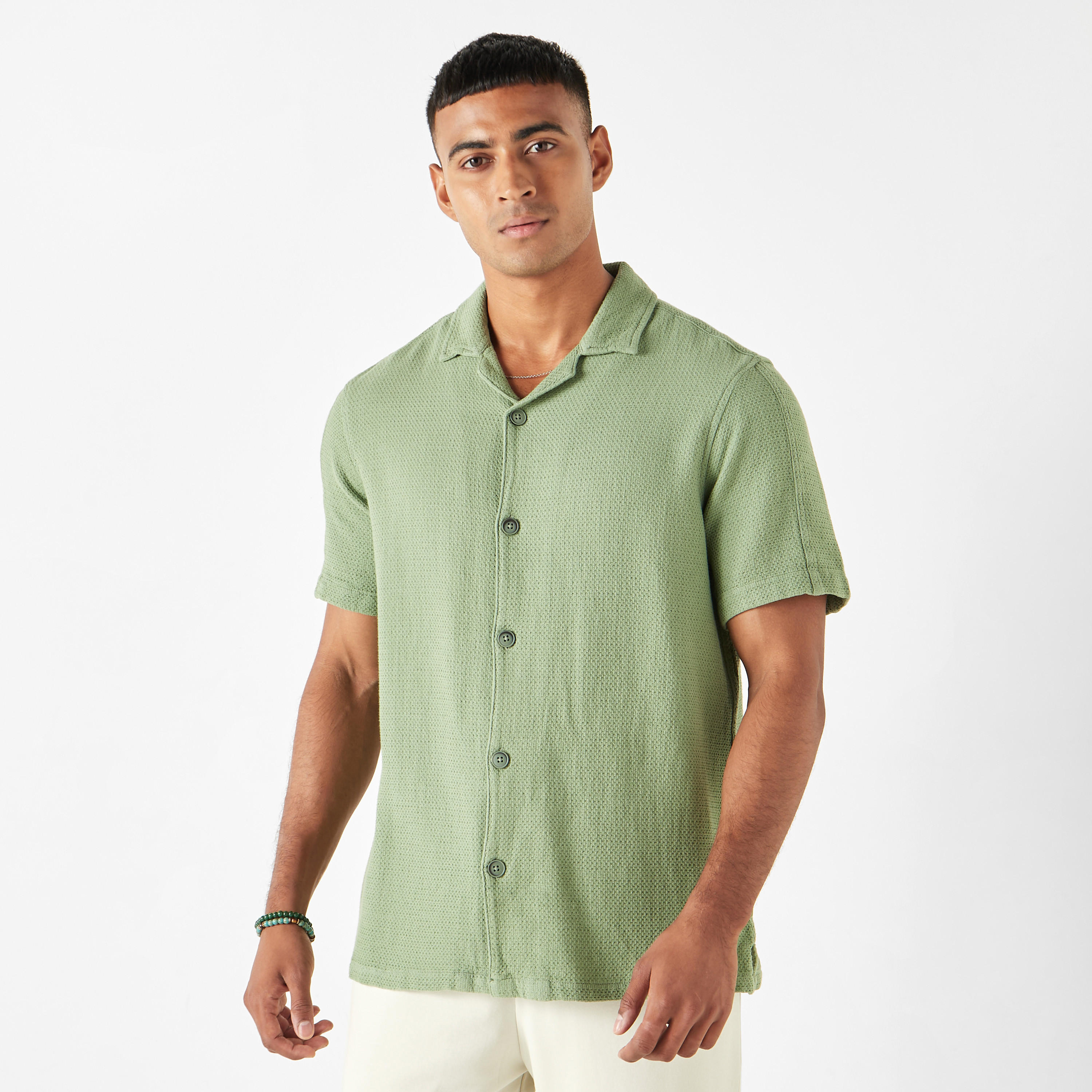 قميص فضفاض بارز الملمس بقصة مريحة وأكمام قصيرة من لي كوبر-men-clothing-shirts-image-5