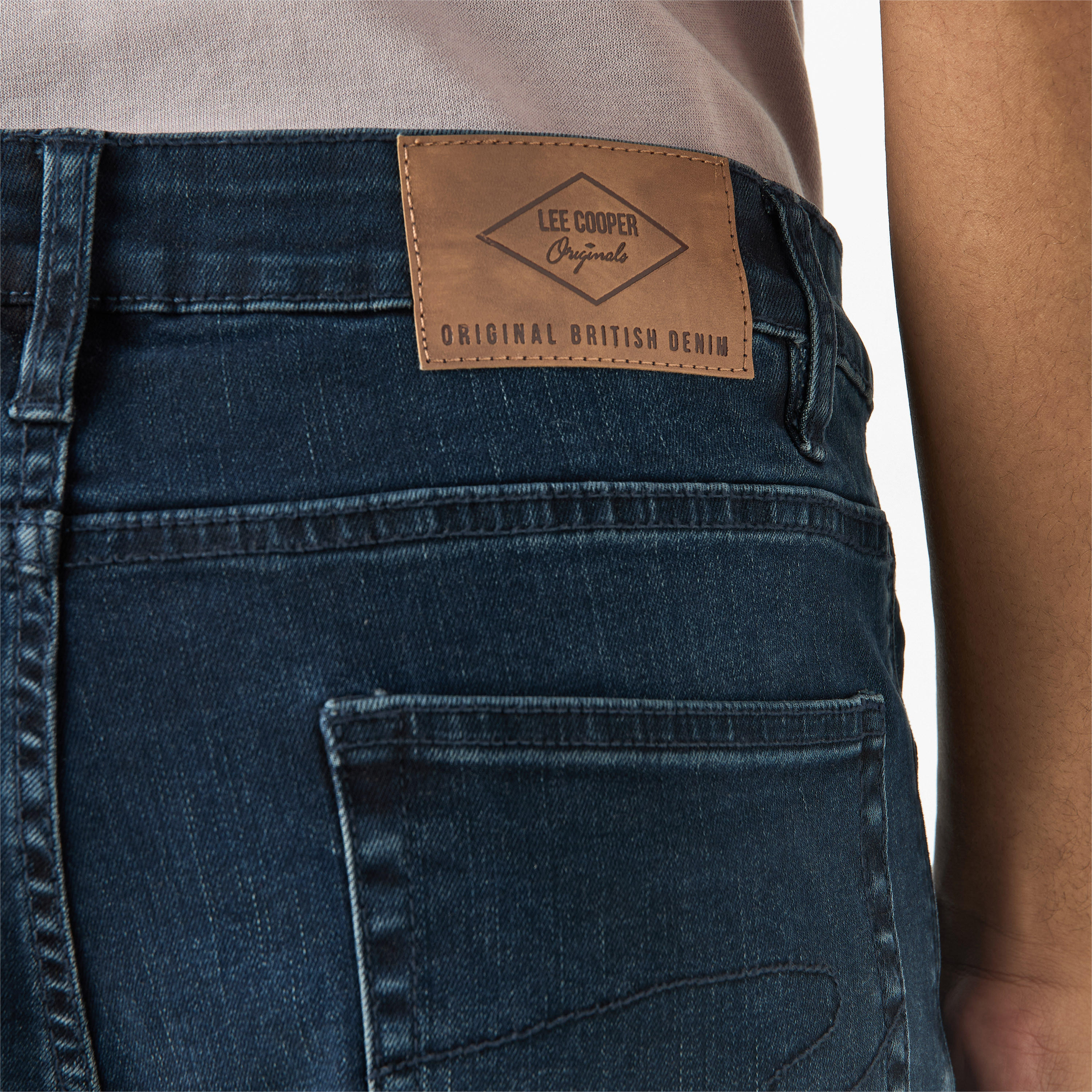 بنطلون جينز بقصة ضيّقة وخصر متوسط الارتفاع بجيوب من لي كوبر-men-clothing-bottoms-jeans-image-5