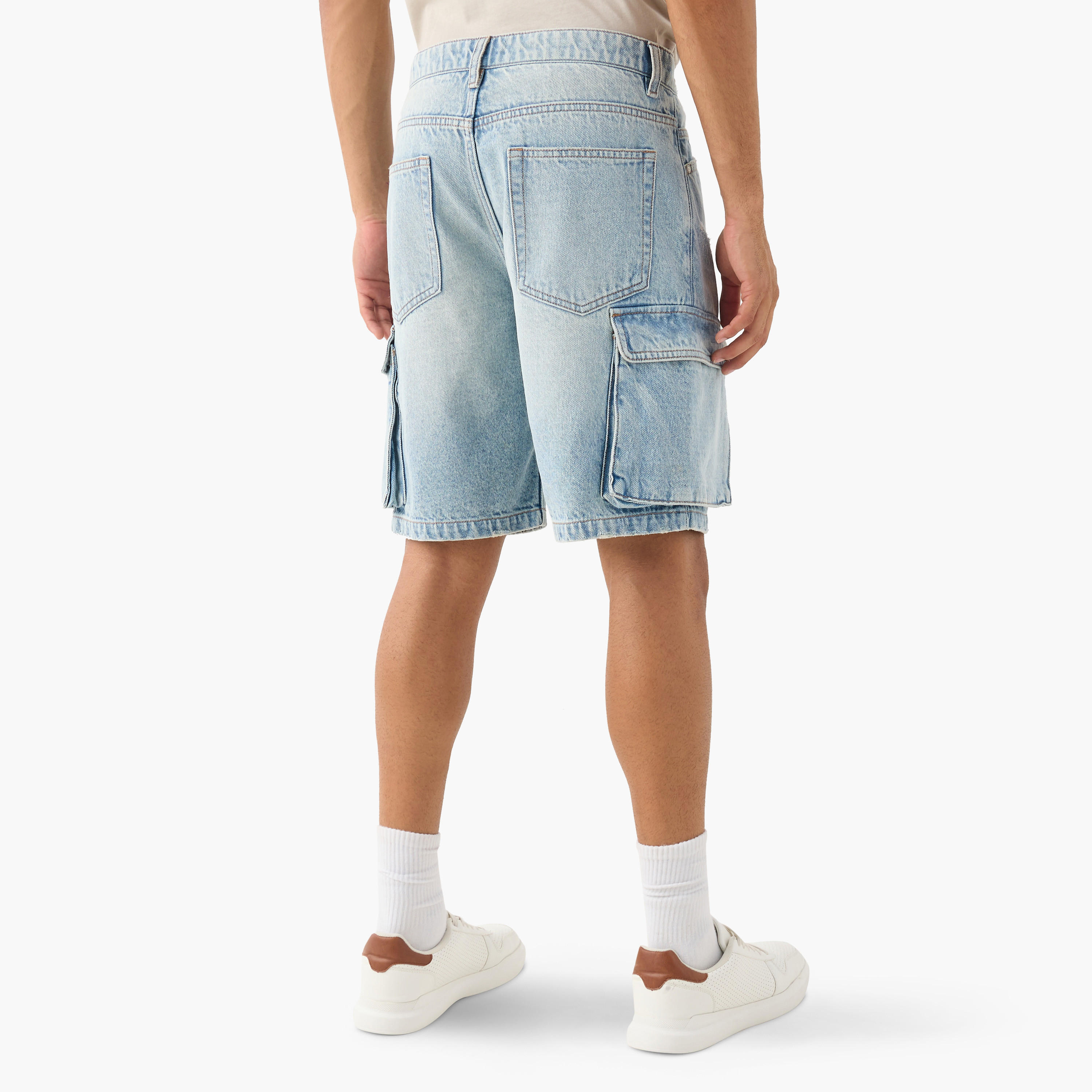 شورت دينم بقصة مريحة وجيوب من لي كوبر-men-clothing-bottoms-shorts-image-3