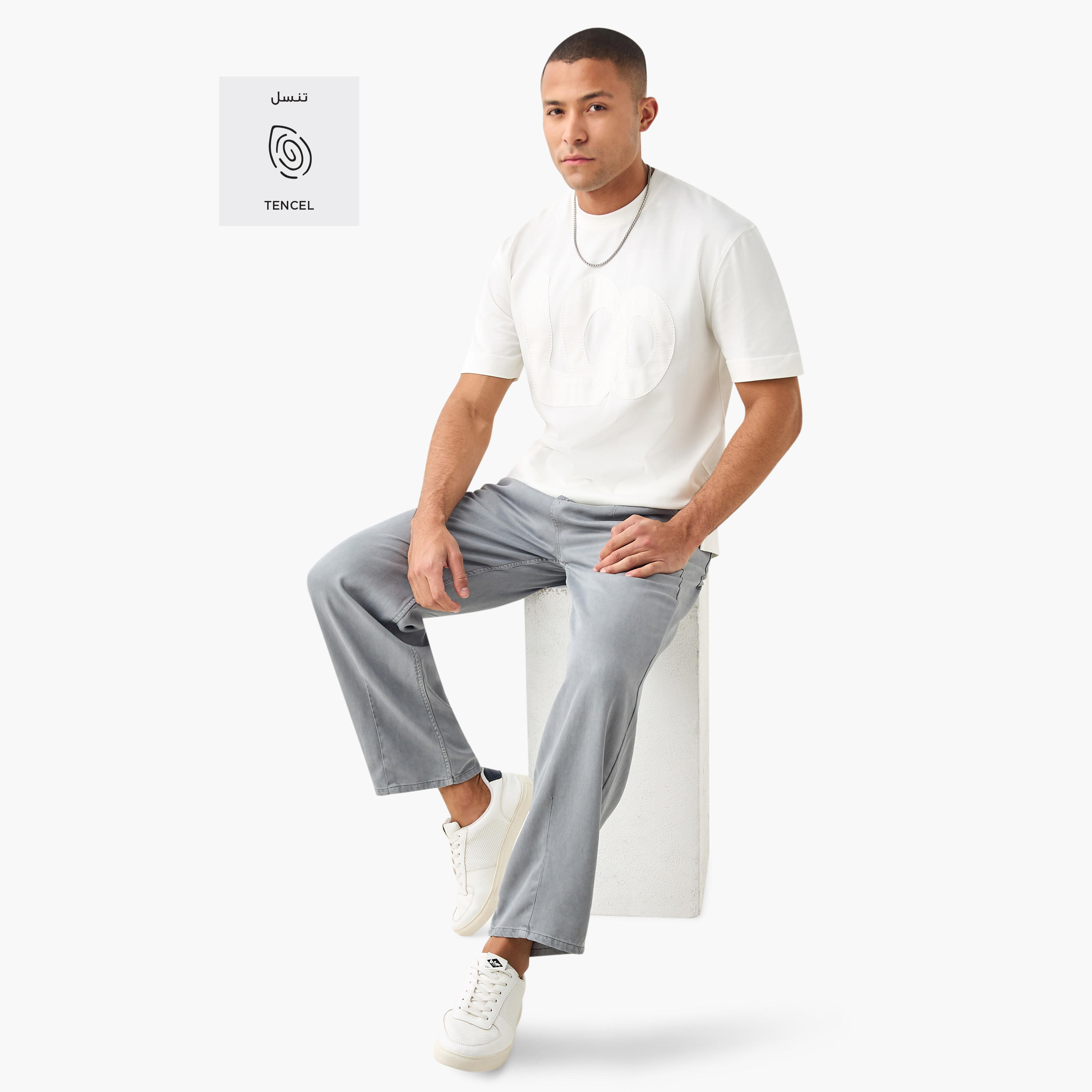 بنطلون بقصة مريحة ورباط إغلاق وجيوب من لي كوبر-men-clothing-bottoms-joggers-image-2