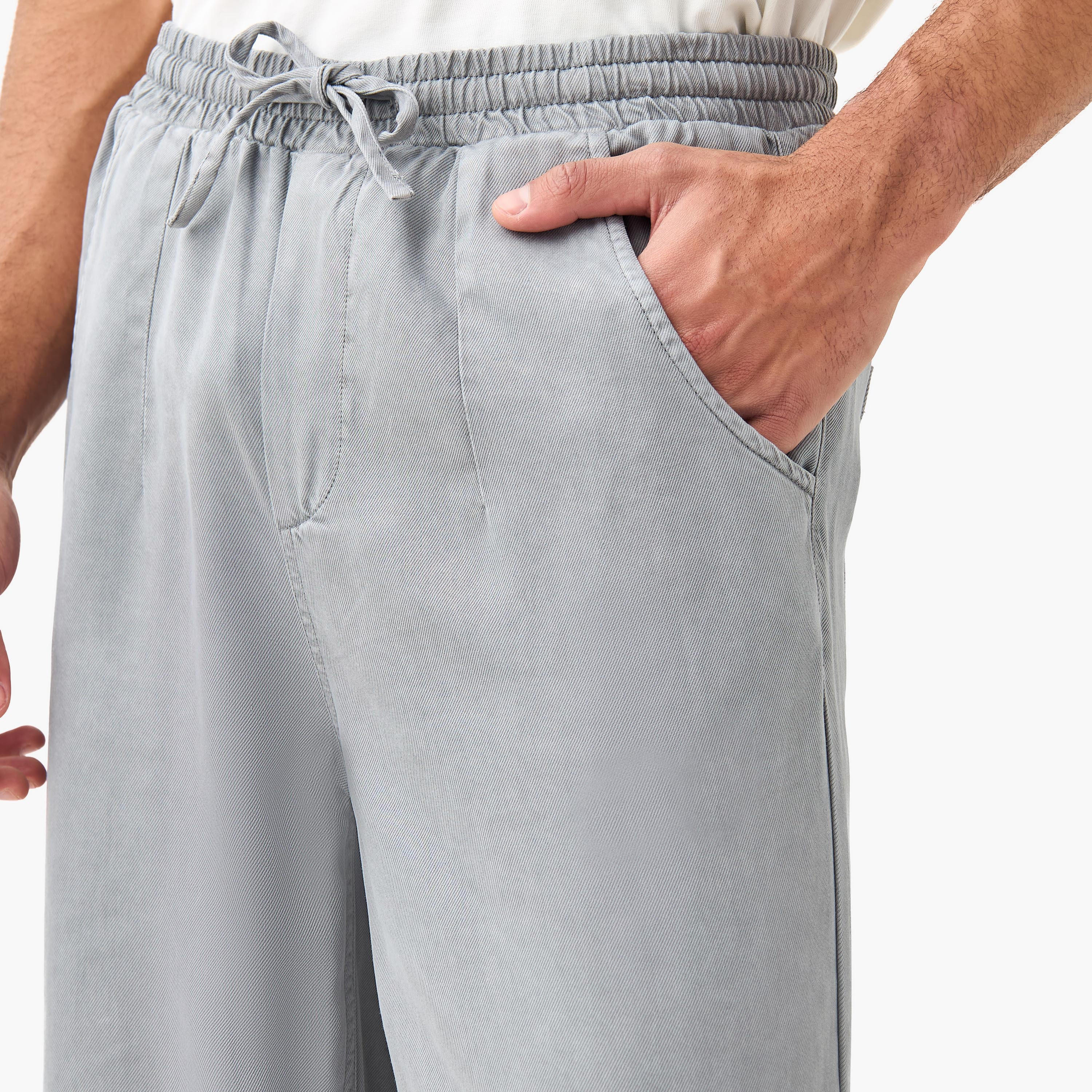 بنطلون بقصة مريحة ورباط إغلاق وجيوب من لي كوبر-men-clothing-bottoms-joggers-image-4