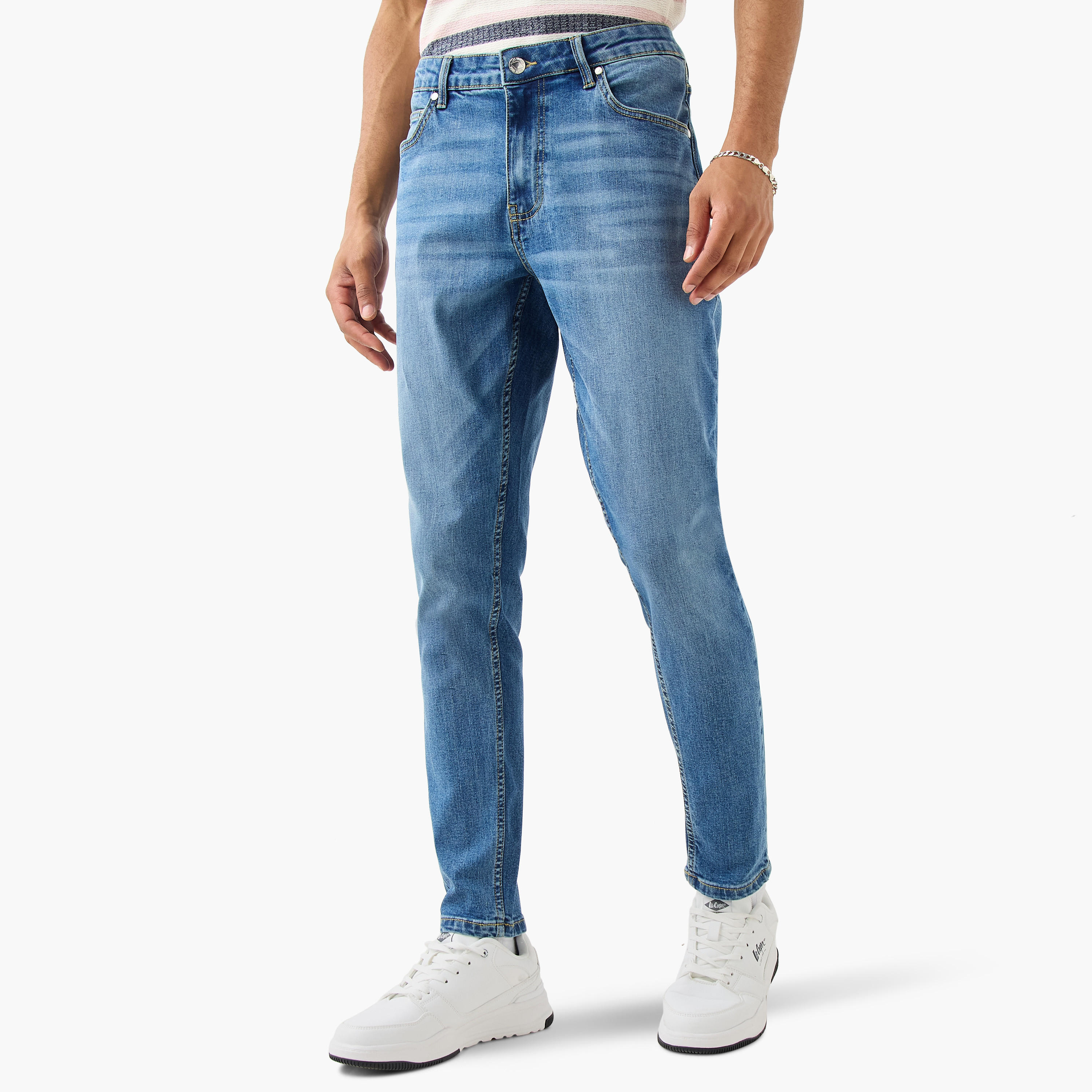 بنطلون جينز ضيق بزر إغلاق وجيوب من لي كوبر-men-clothing-jeans-image-1