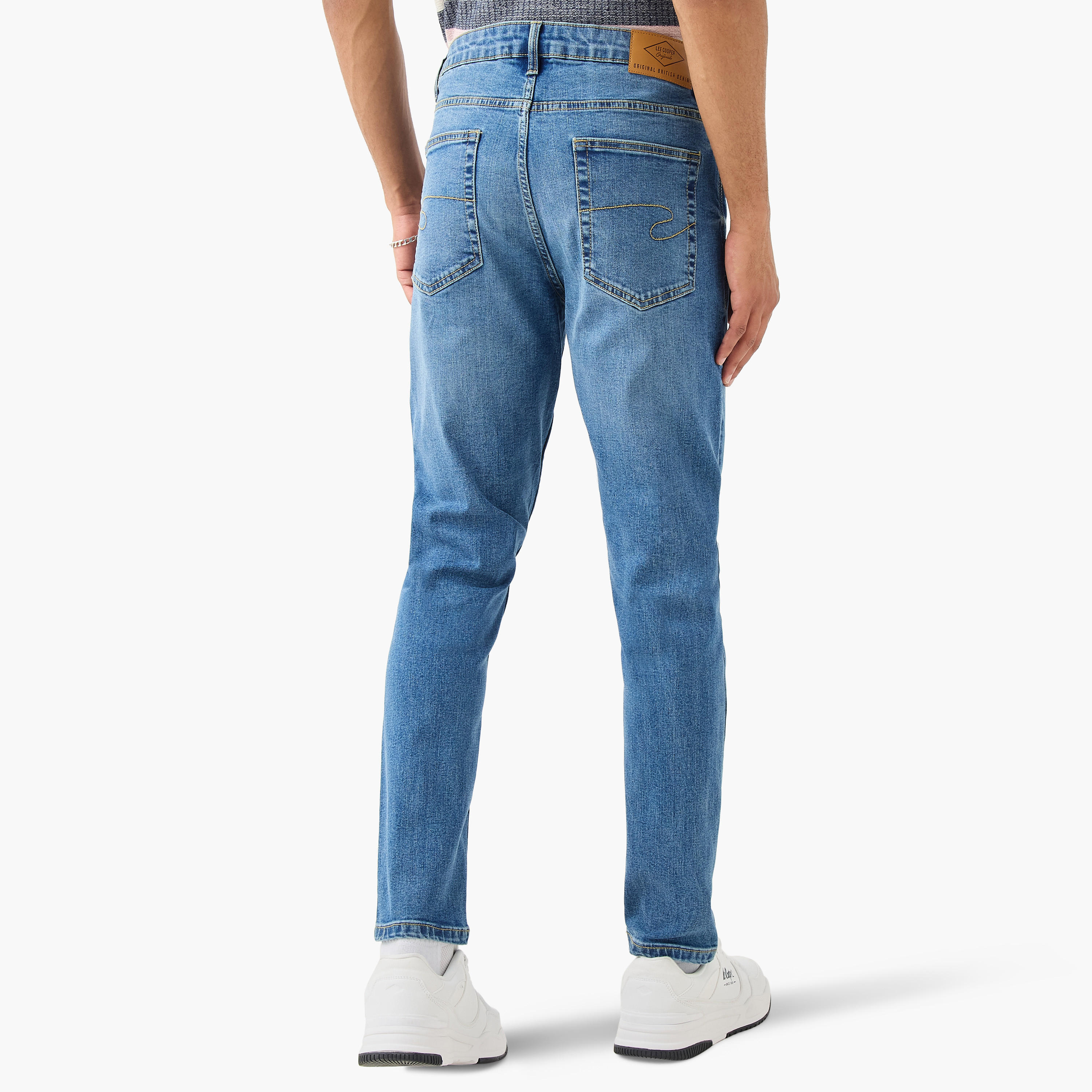 بنطلون جينز ضيق بزر إغلاق وجيوب من لي كوبر-men-clothing-jeans-image-3