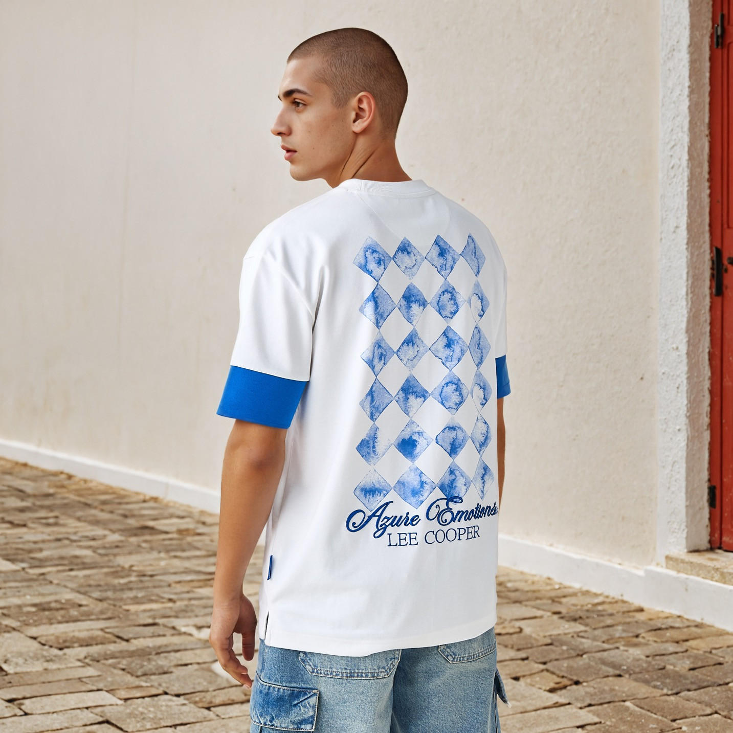 تيشيرت بياقة ضيقة وطبعات من لي كوبر-men-clothing-tshirtsandpolos-tshirts-image-5