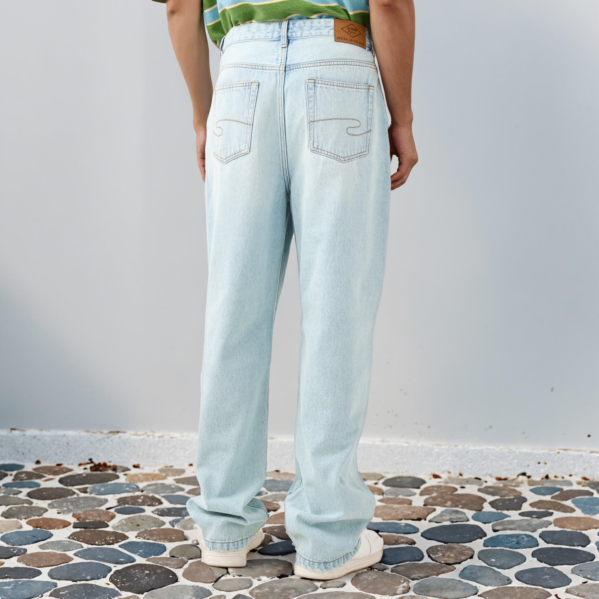 بنطلون جينز ممزق بخصر متوسط الارتفاع من لي كوبر-men-clothing-bottoms-jeans-image-3