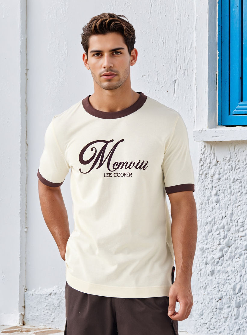تيشيرت بياقة ضيقة وطبعات من لي كوبر-men-clothing-tshirtsandpolos-tshirts-image-1
